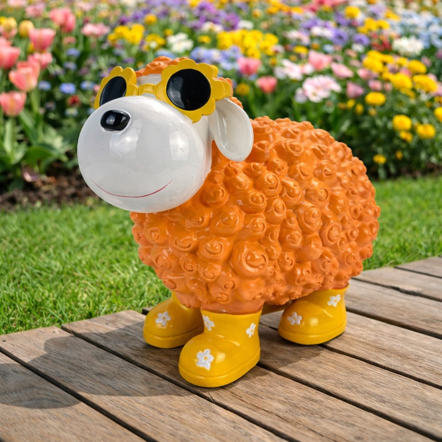Online-Fuchs Gartenfigur cooles Schaf mit Sonnenbrille - Deko Figuren Garten, Balkon & Terrasse, (mit Blumensonnenbrille, wetterfest), aus langlebigem Kunstharz gefertigt, für außen geeignet - 30 cm groß