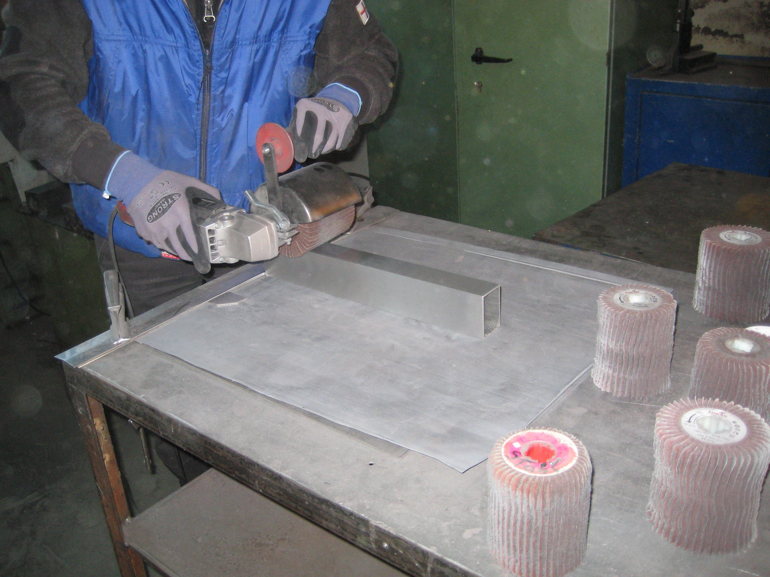 WEICON Schmierfett WEICON Alu-Schleifschutz, 400 ml, (Wirksam bei allen Schleifmitteln), Bildet eine silikonfreie Antihaftschicht auf dem Schleifmittel