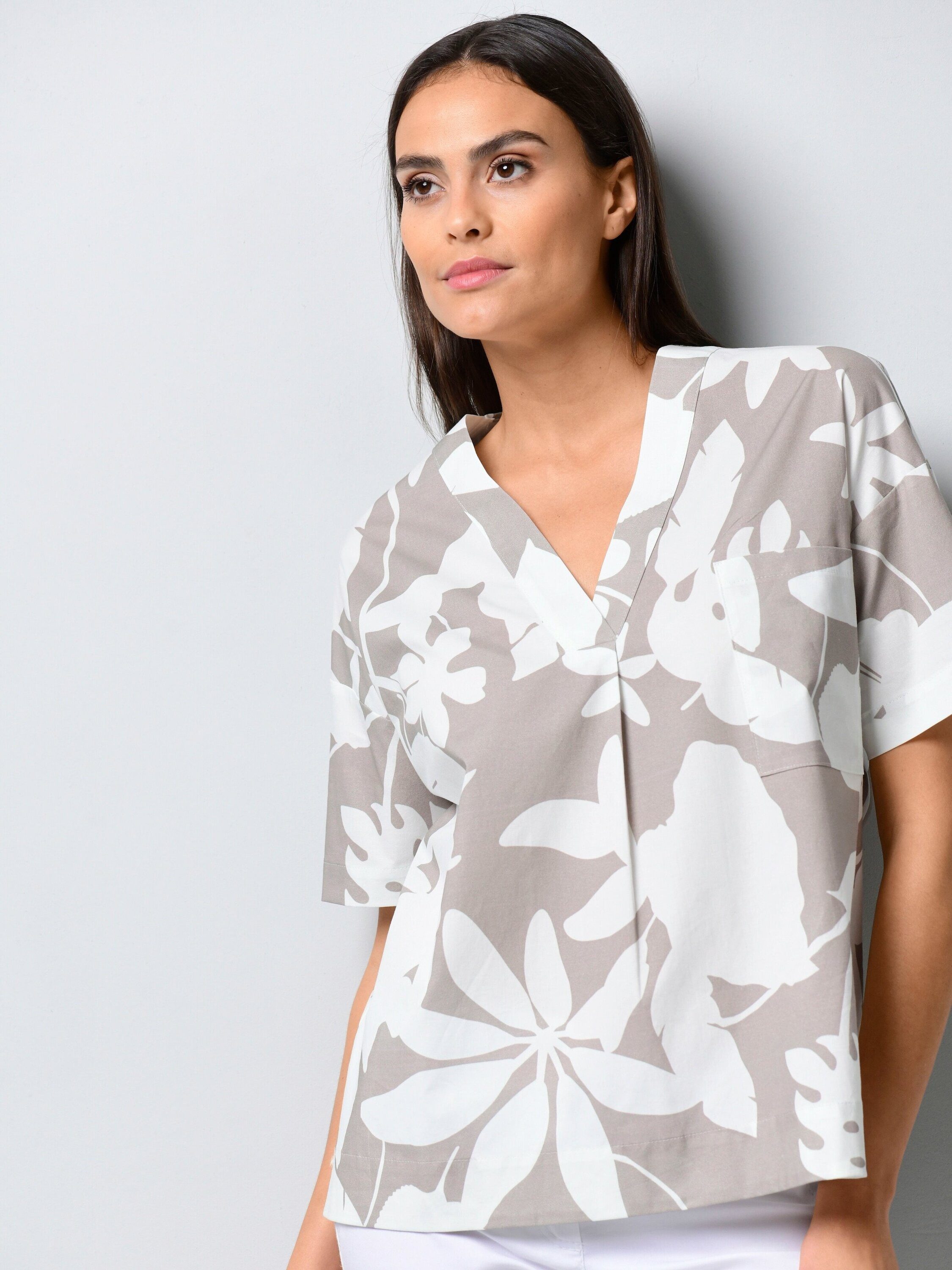Alba Moda Shirtbluse Florale Shirtbluse mit Halbarm Geblümtes Design, V-Ausschnitt, ohne Verschluss, modisch elegant