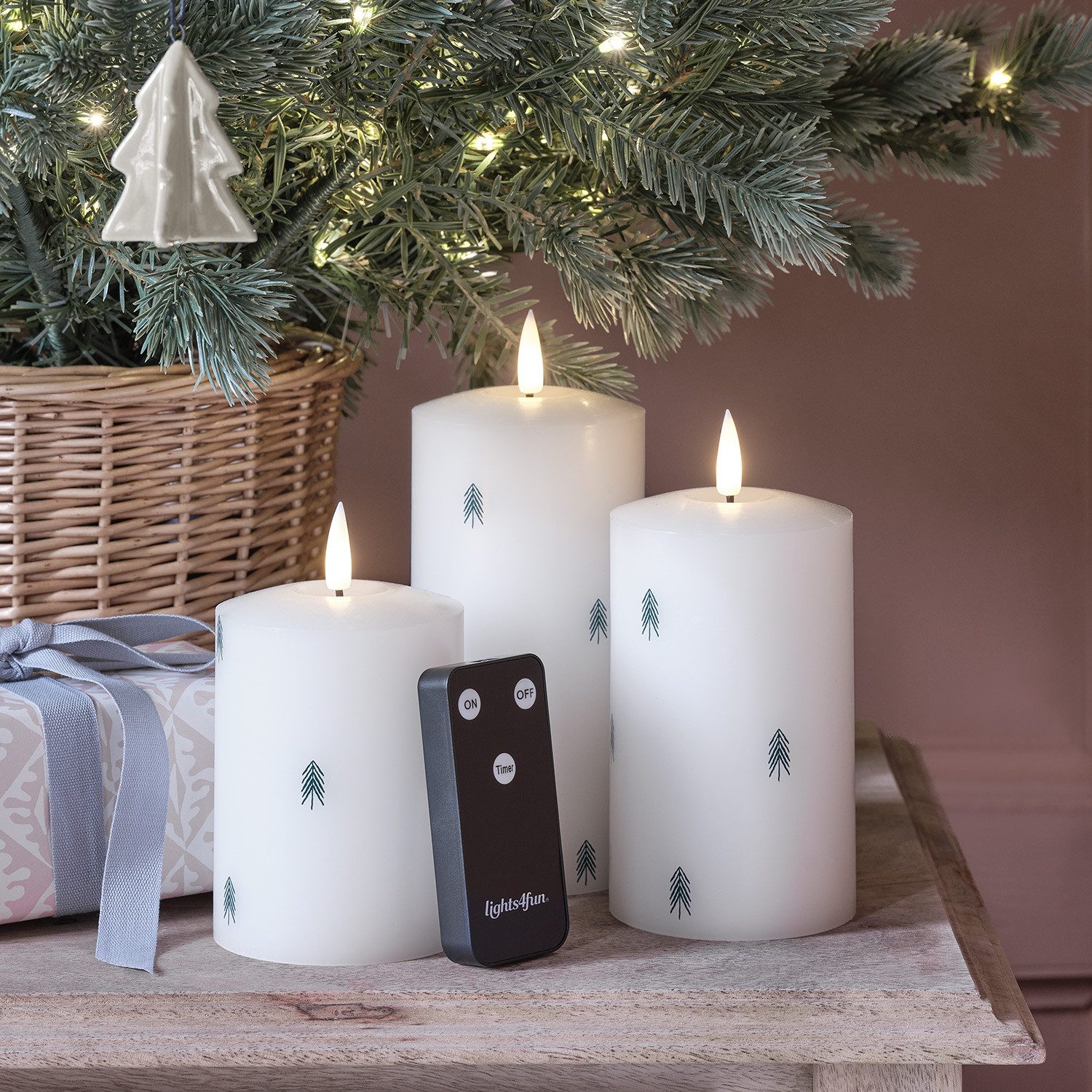 Lights4fun LED-Kerze 3er Set TruGlow® LED Kerzen Echtwachs mit Weihnachtsbäumen