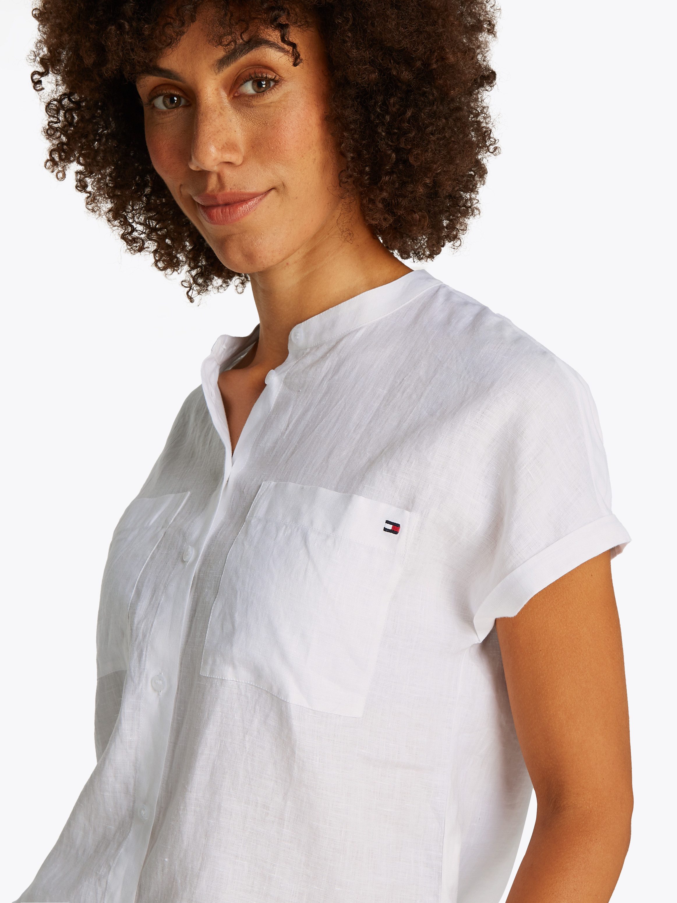 Tommy Hilfiger Kurzarmbluse ESS LINEN COLLARLESS S/S BLOUSE mit Logosticker günstig online kaufen
