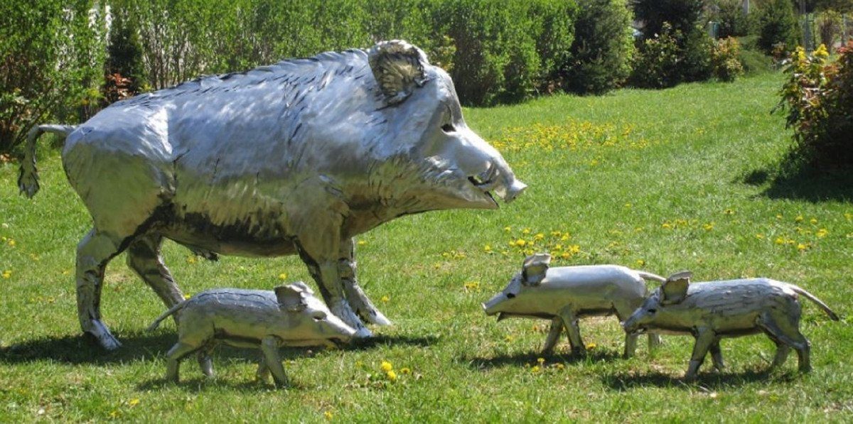 Casa Padrino Skulptur Luxus Gartendeko 3 Frischlingen Gartenfiguren Gartendeko Wildschwein Figuren Silber Edelstahl Wetterbeständige - Skulpturen - mit