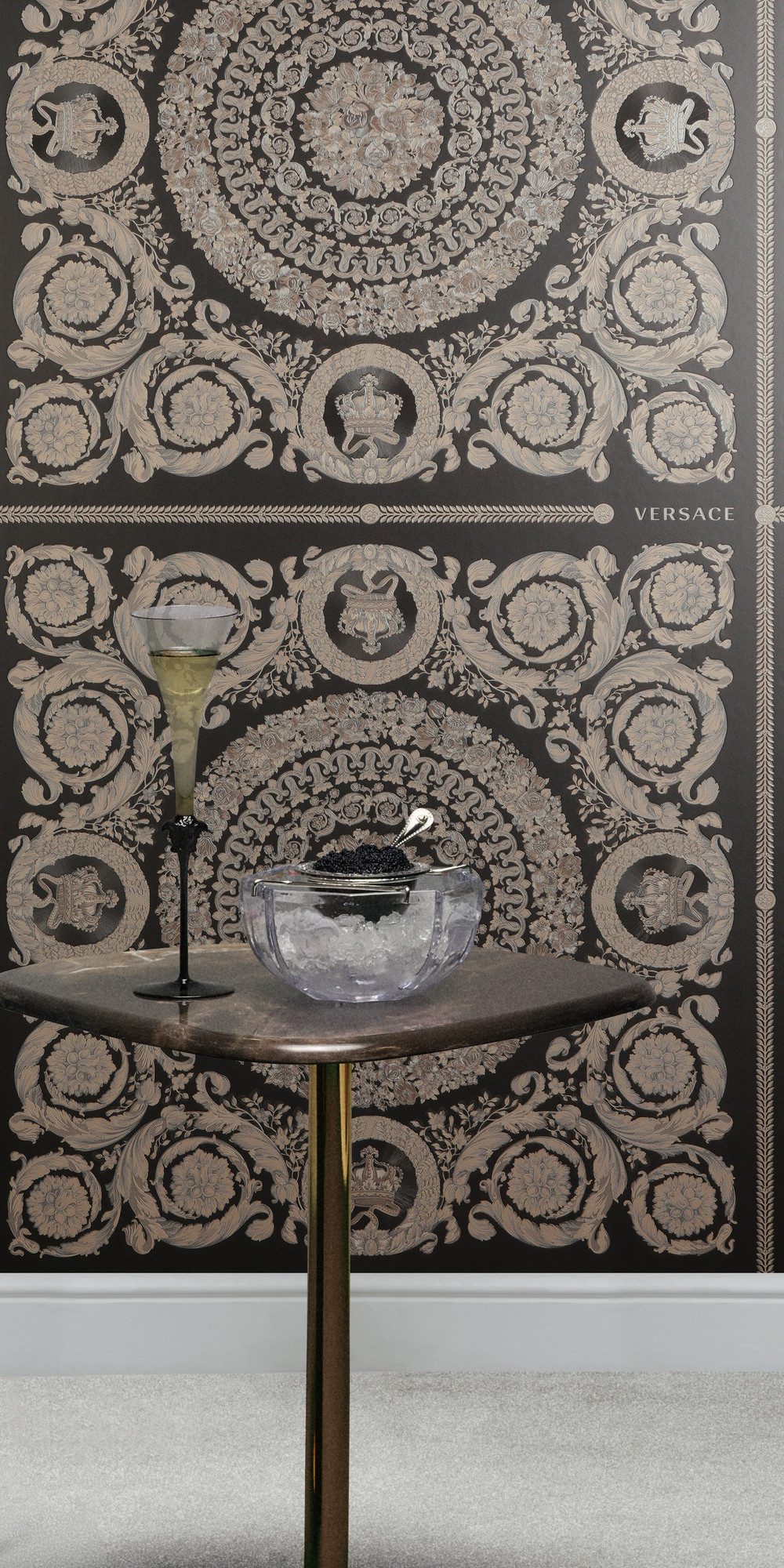 Versace Vliestapete Versace 6 Heritage –, geprägt, 3D-Optik, Barock, Motiv, (1 St), Opulentes Medaillon-Design mit Glanz & fein strukturierter Oberfläche