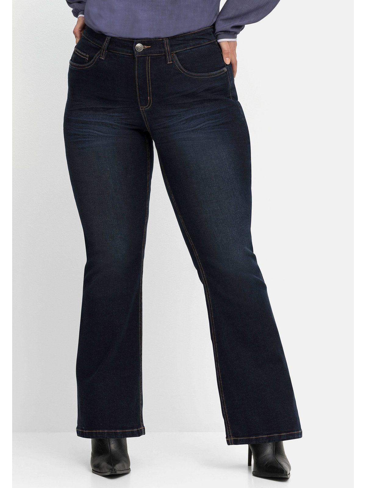 Bootcut-Jeans Denim dark mit extralang Used-Effekten, Große Sheego Größen blue