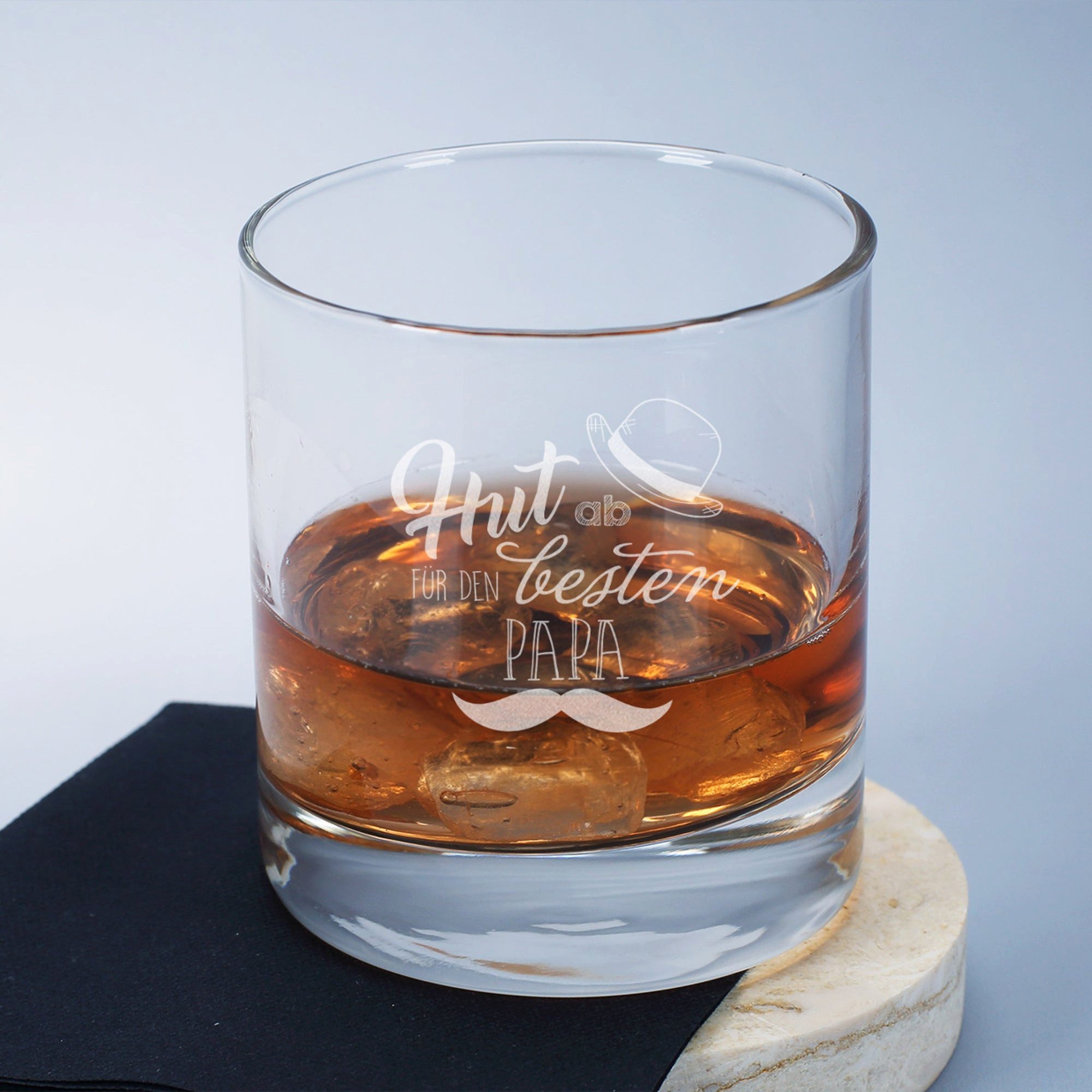 Herz & Heim Whiskyglas mit Gravur für den besten Papa als Geschenk zum Vatertag, 320 ml