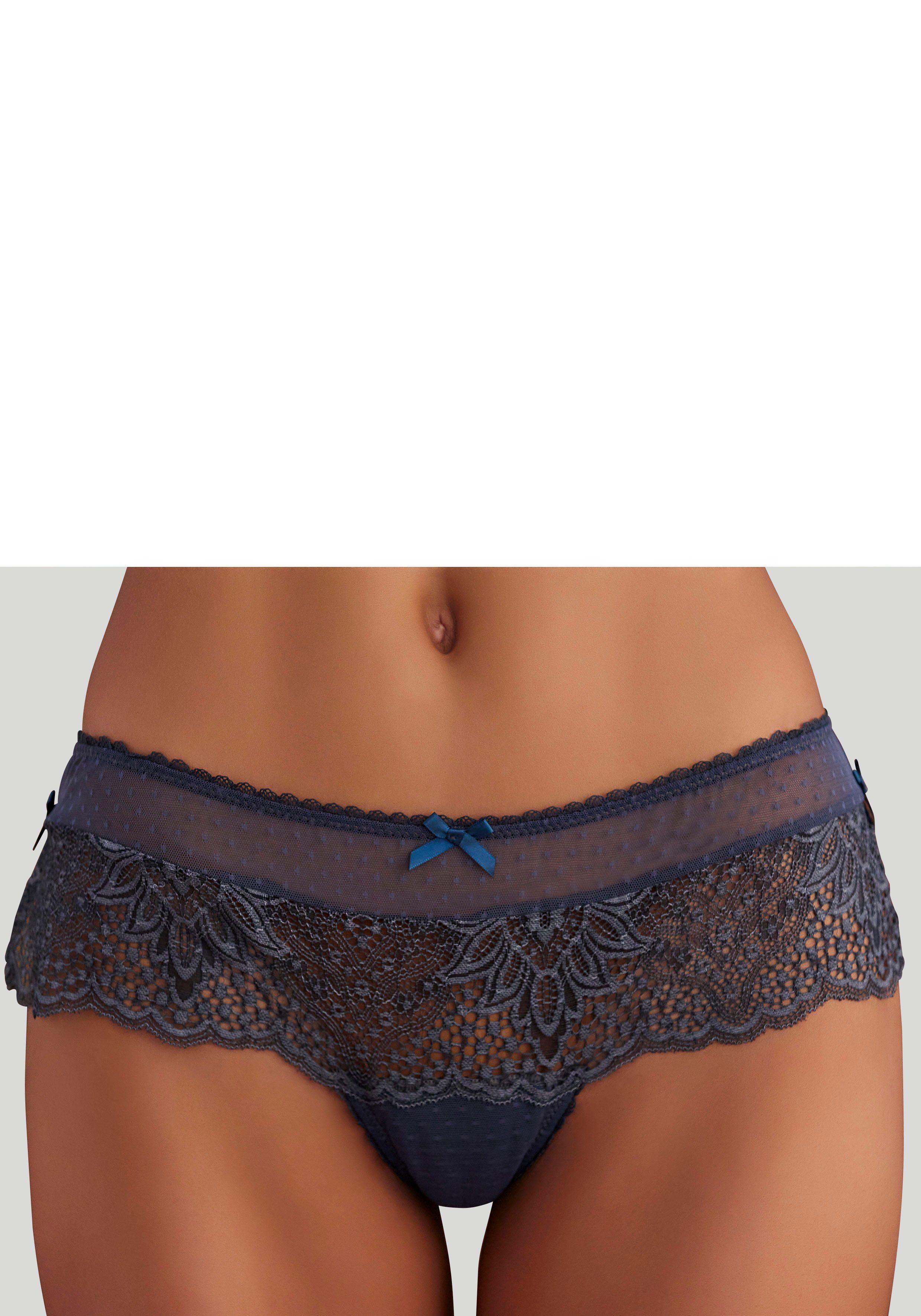 Vivance Stringpanty aus extravaganter Spitze mit seitlichen Schlitzen