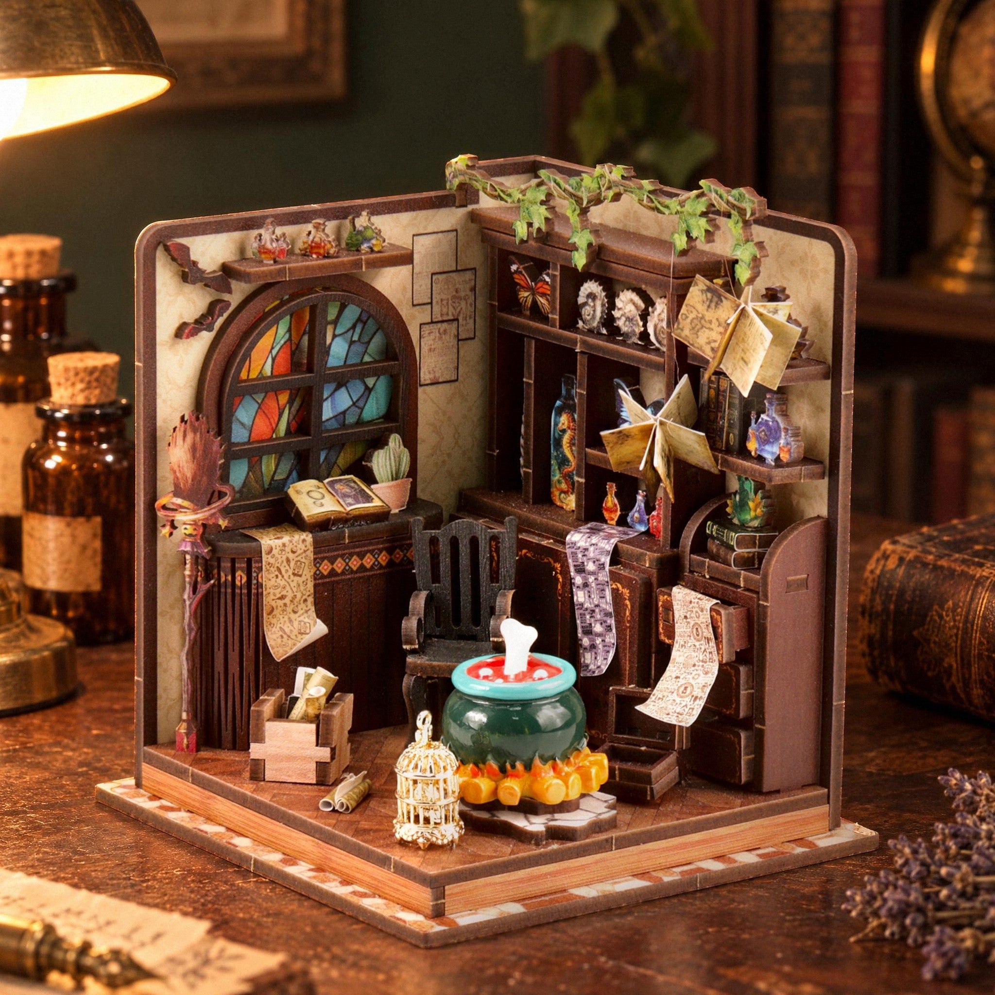 MagicHolz 3D-Puzzle Magic Potion Room Diorama aus Holz, 92 Puzzleteile, mit farbenfrohem Fenster und Zauberkessel