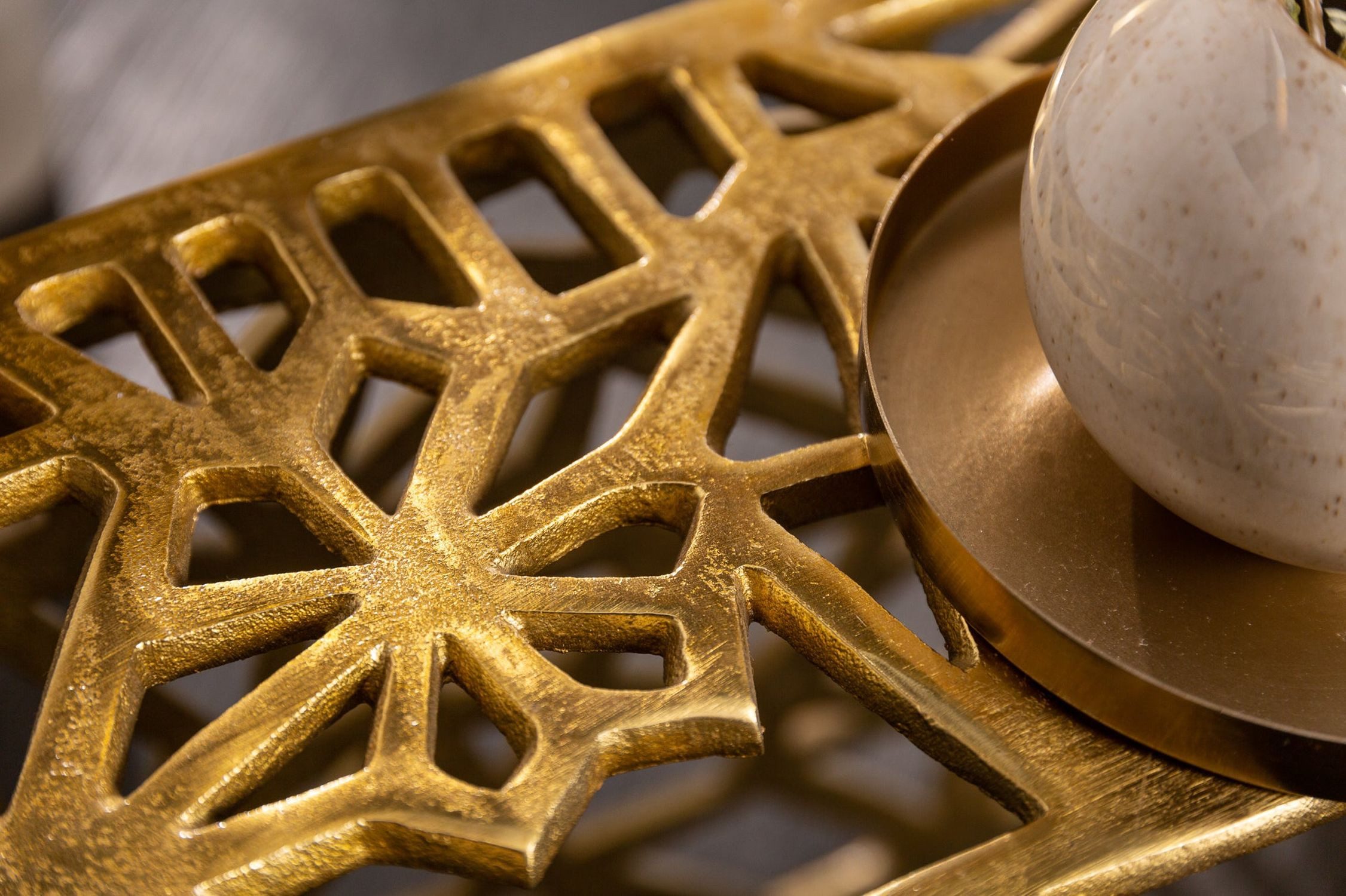 Licht-Erlebnisse Couchtisch HIMI, Handarbeit aus Metall in Gold 60 x 60 x 31 cm (LxBxH)