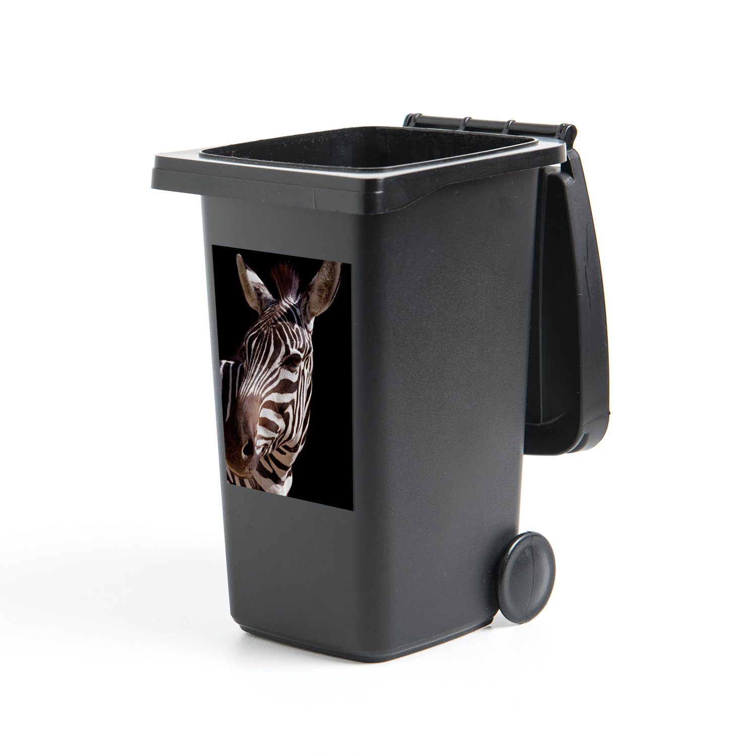 MuchoWow Wandsticker Neugieriges Zebra auf schwarzem Hintergrund (1 St), Mülleimer-aufkleber, Mülltonne, Sticker, Container, Abfalbehälter