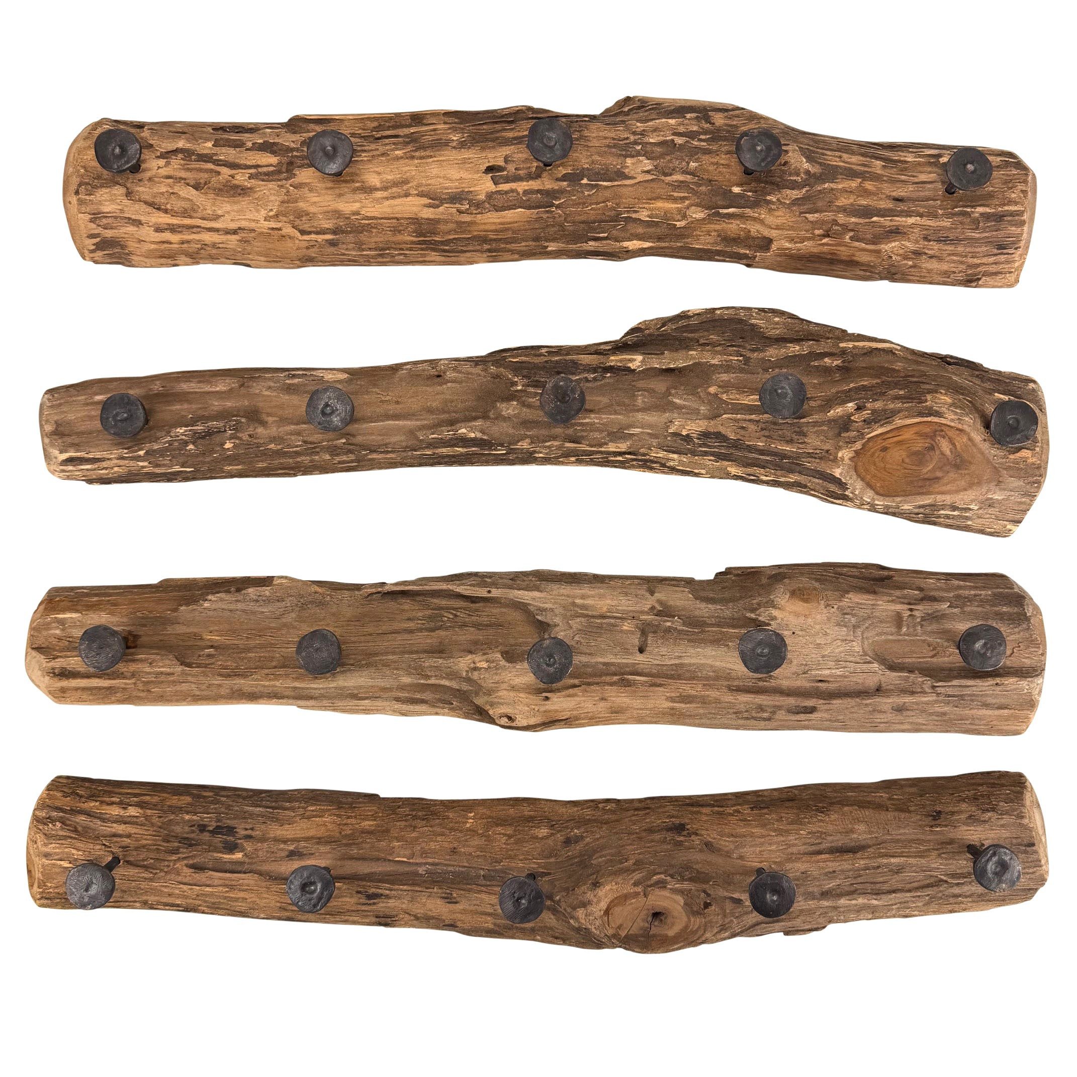 Online-Fuchs Garderobenleiste aus Holz, Wandgarderobe mit 5 Haken aus Metall - 57 bis 59 cm lang (natürliche Optik, rustikales Design), Unikat mit natürlicher Maserung und Astlöchern