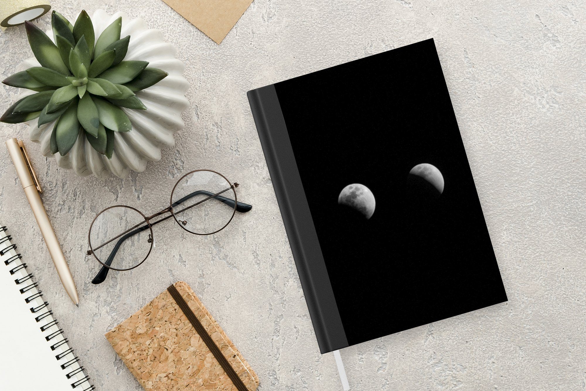 Seiten, Schwarz Tagebuch, - Merkzettel, Weiß - Journal, A5, - Weltraum, Haushaltsbuch Mondphase 98 - Notizheft, MuchoWow Notizbuch Mond