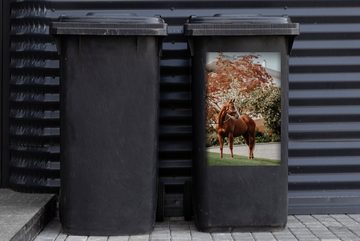 MuchoWow Wandsticker Pferd - Baum - Halfter (1 St), Mülleimer-aufkleber, Mülltonne, Sticker, Container, Abfalbehälter