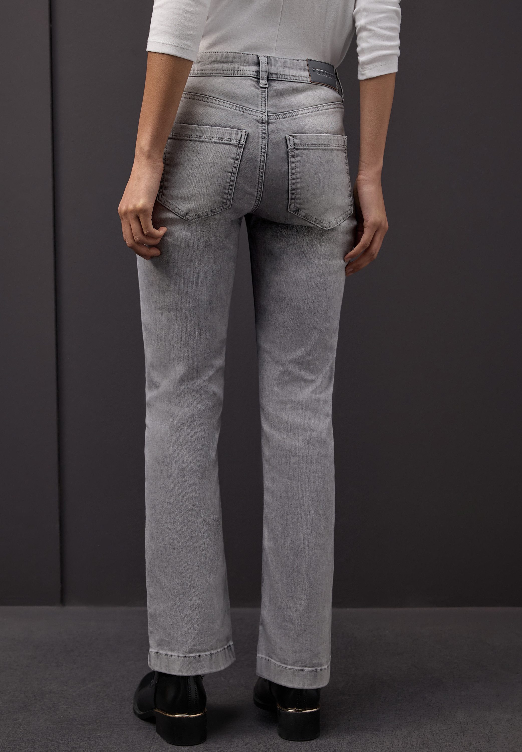 STREET ONE Bootcut-Jeans im 5-Pocket-Stil und mit Stretch