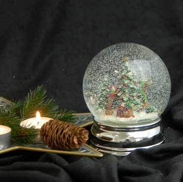 MINIUM-Collection Schneekugel Christbaum schmücken Glamour Line Silber Sockel geschwungen 100mm