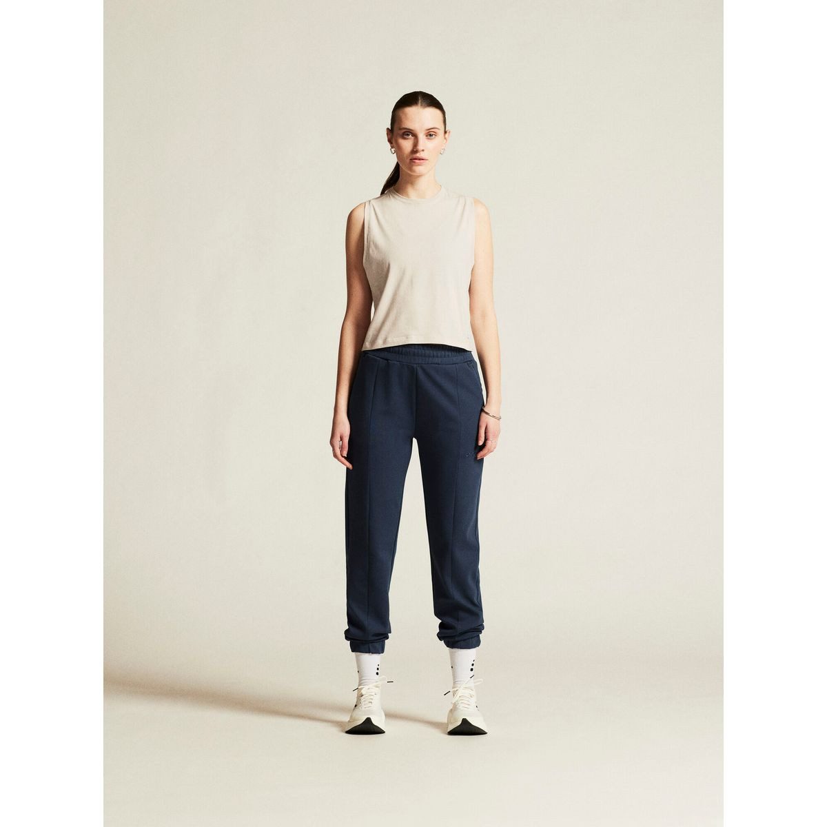 Craft Outdoorhose ADV Join Sweat Pant Women Komfortable Jogginghose mit modernem Design aus Baumwolle und