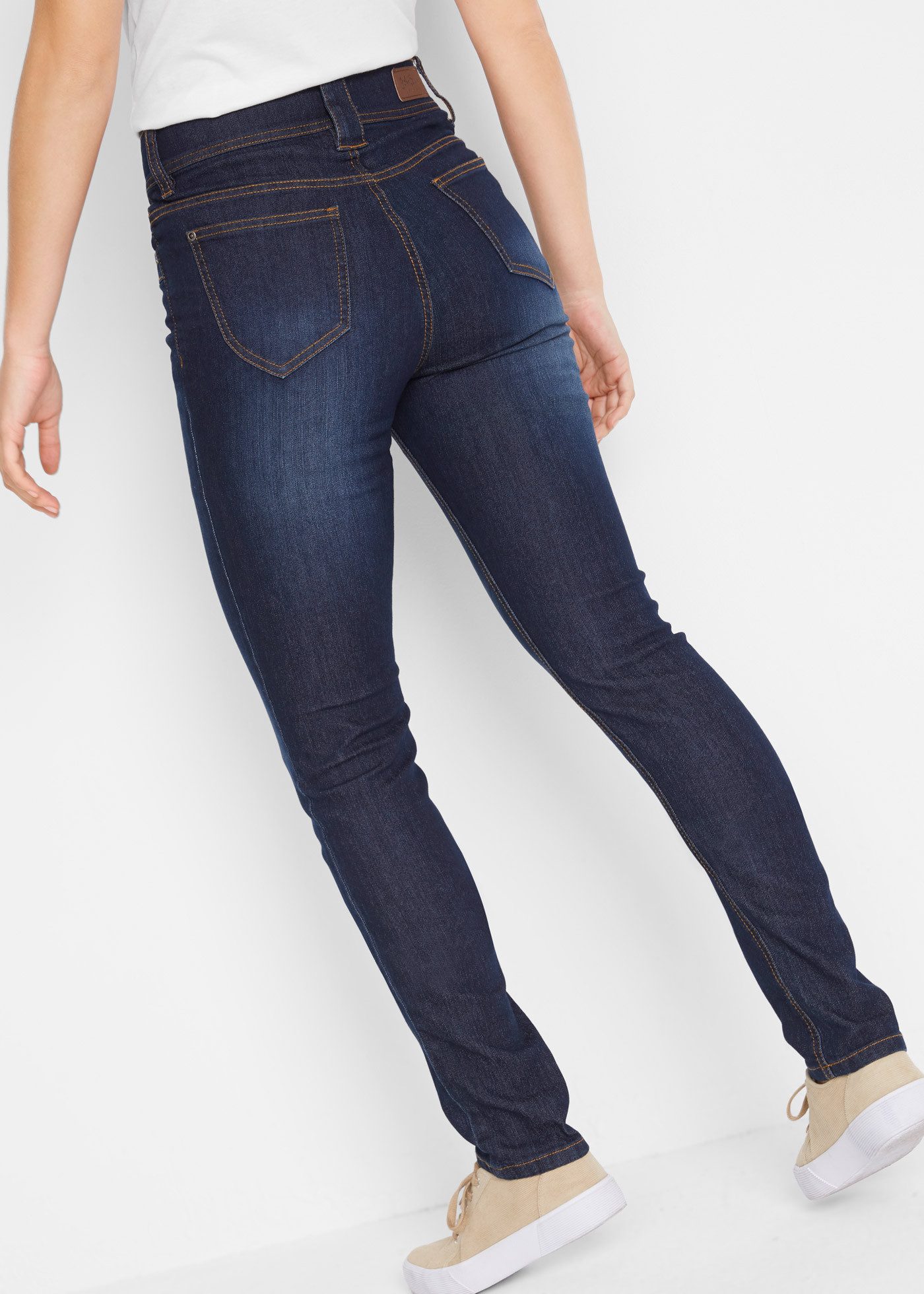 bonprix Slim-fit-Jeans Skinny fit Passform, mit Eingrifftaschen und Gesäßtaschen