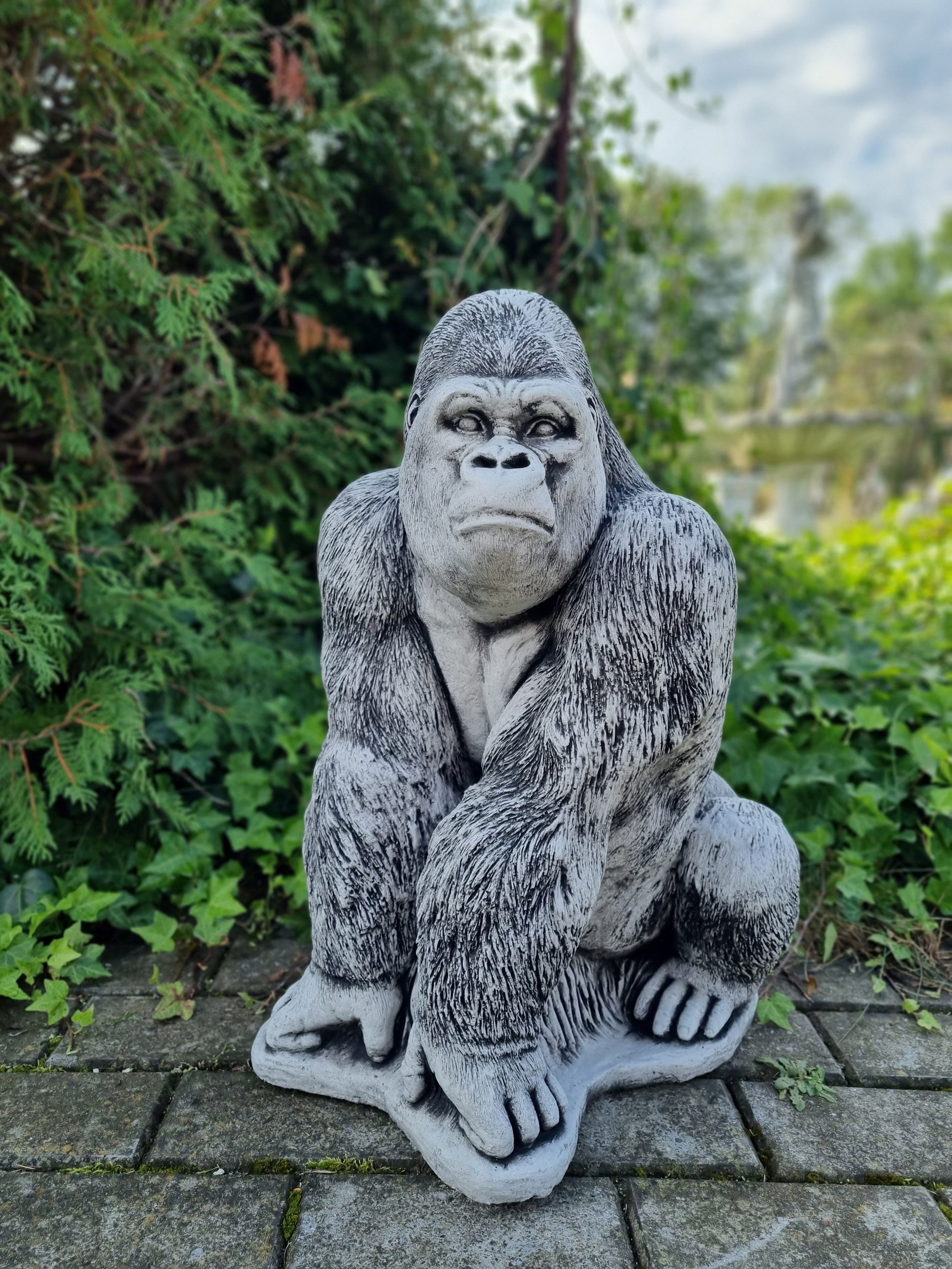 gartendekoparadies.de Gartenfigur Affe Gorilla Statue, Steinfigur, H. 55 cm, 62 kg, Frostsicher