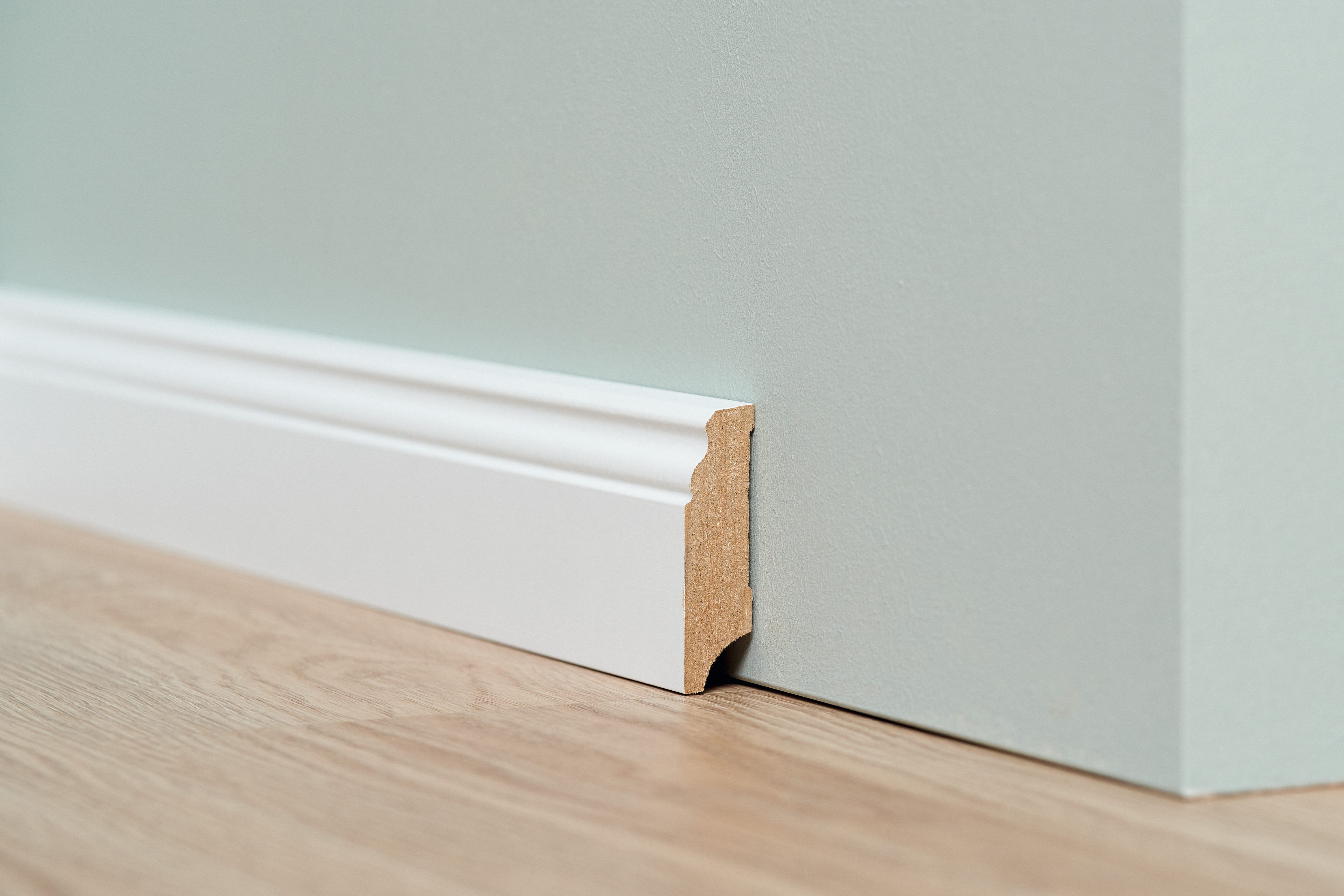 EGGER Sockelleiste Hamburger Profil geschwungen weiß, L: 240 cm, H: 7 cm, 1 günstig online kaufen