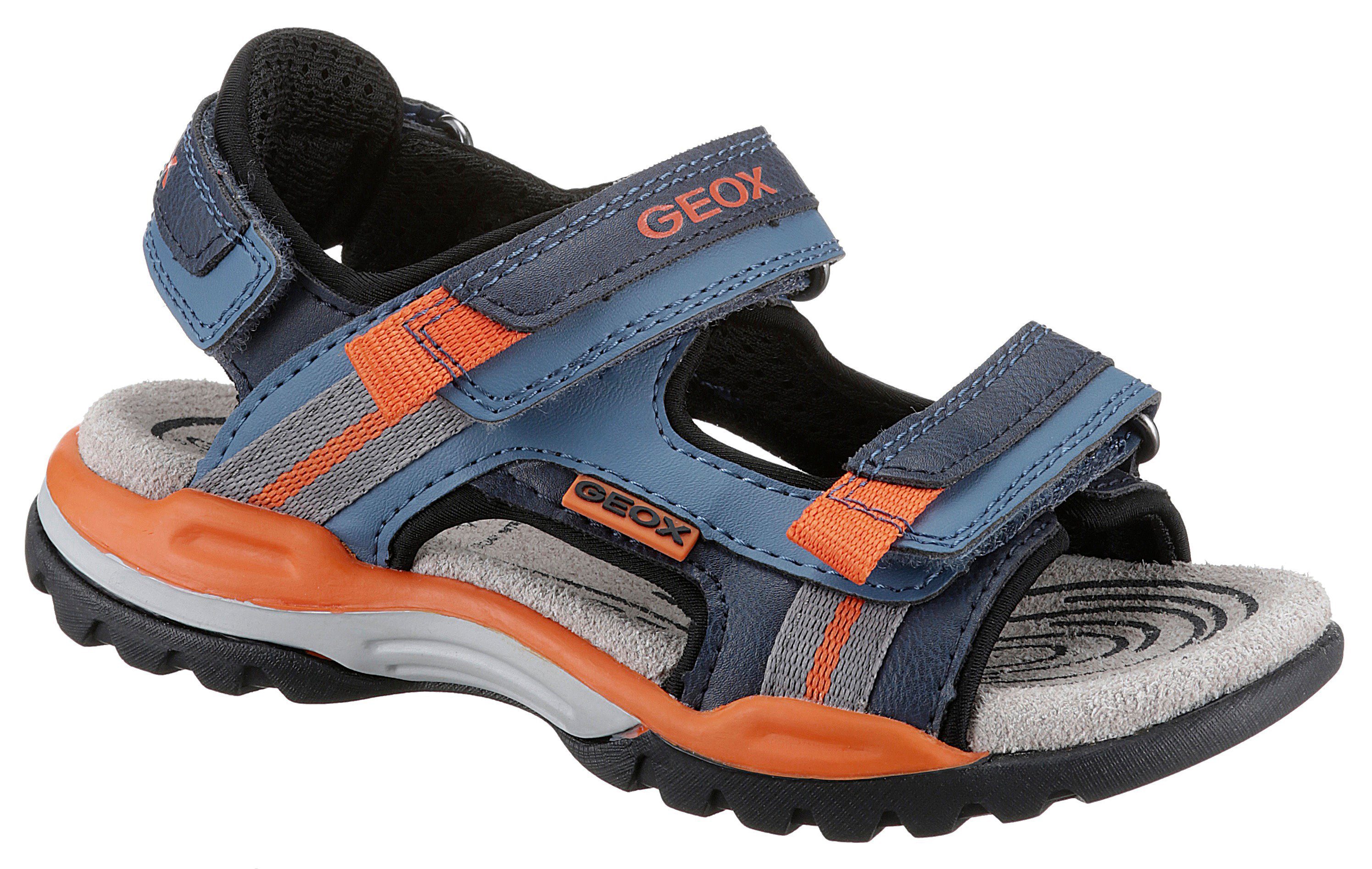 Geox J BOREALIS BOY Sandale mit zusätzlichem Fersenklettverschluss Blau (DK AVIO/ORANGE) | 