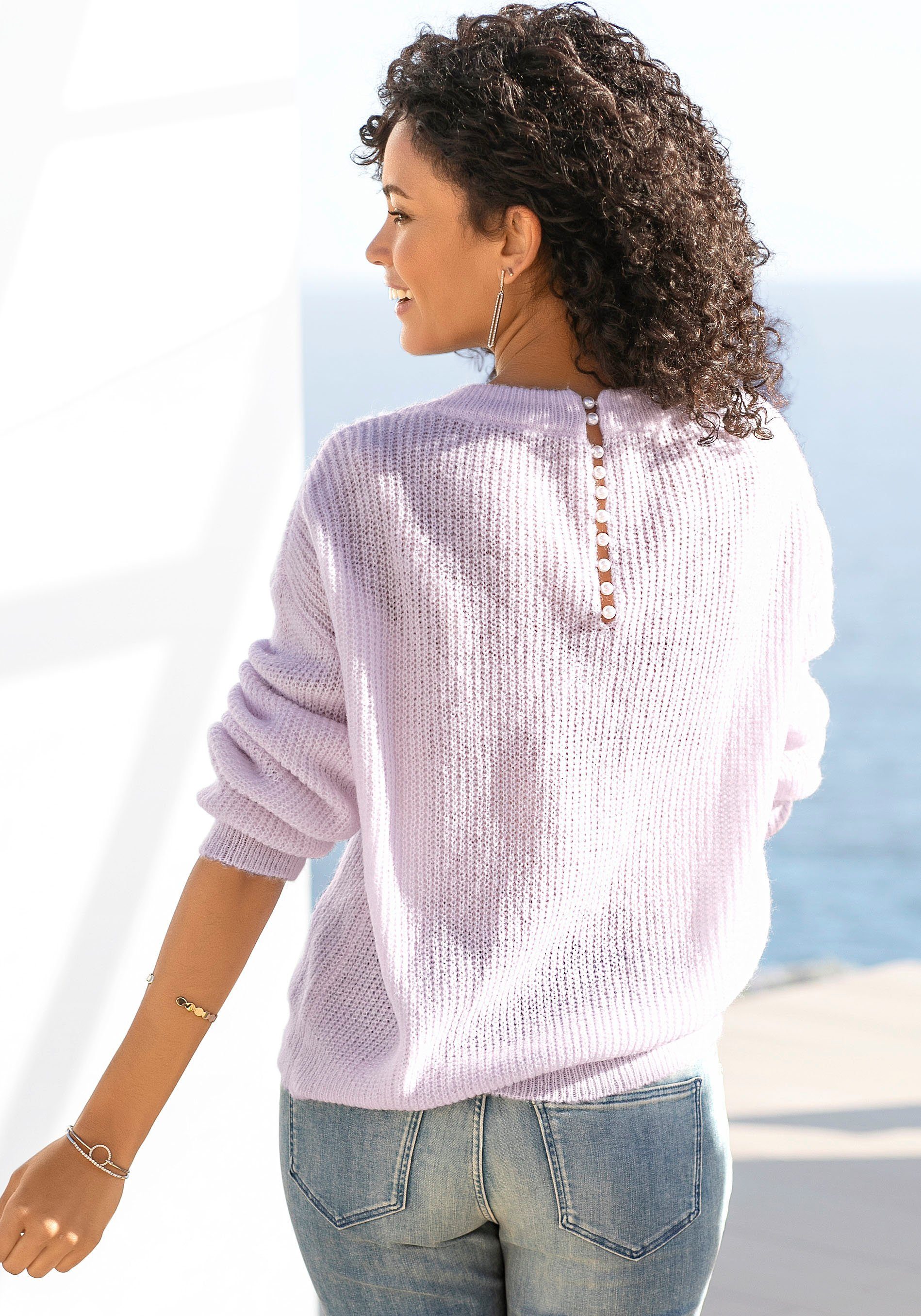 LASCANA V-Ausschnitt-Pullover mit Zierperlen im Rücken, eleganter В'язані светри