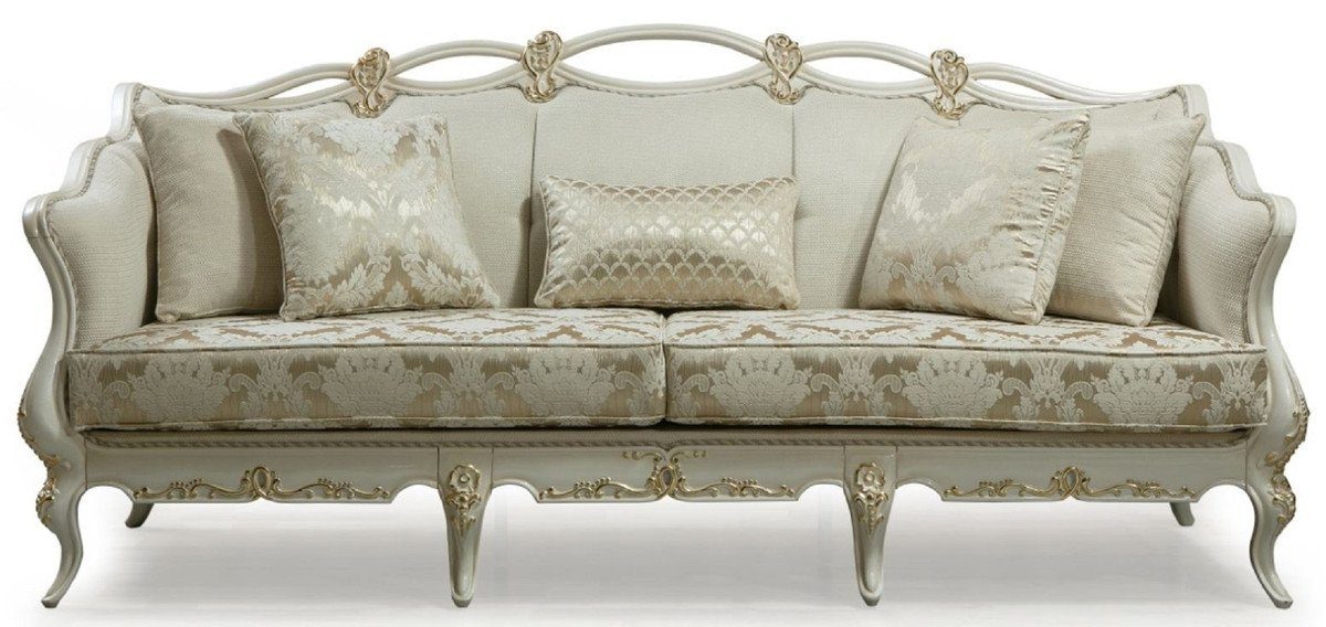 Casa Padrino Sofa / Gold Sofa Handgefertigtes Barockstil Wohnzimmer dekorativen Möbel Luxus - Edel - Prunkvoll Kissen Weiß - Barock / Cremefarben & Sofa im Wohnzimmer mit