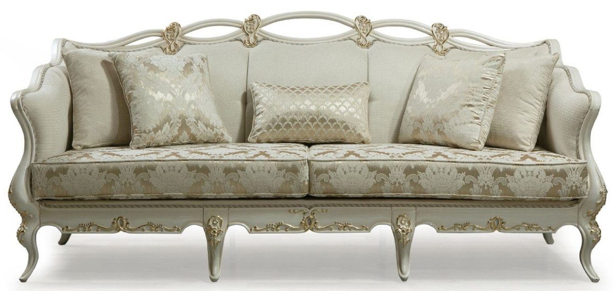 Casa Padrino Sofa Luxus Barock im Gold & - Cremefarben Wohnzimmer dekorativen Prunkvoll / mit Weiß Sofa Edel - Möbel Barockstil / Wohnzimmer - Kissen Handgefertigtes Sofa