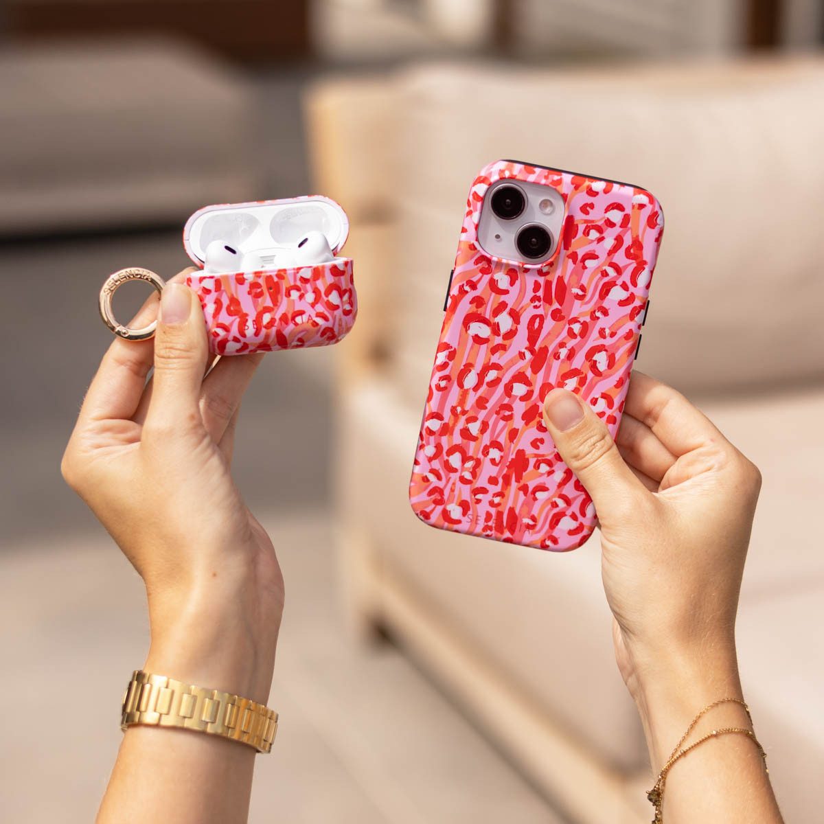 Selencia Kopfhörer-Schutzhülle Selencia Vivid Case Apple Airpods Pro 3 - Wild Spots Lipstick – Bild 3 von 5