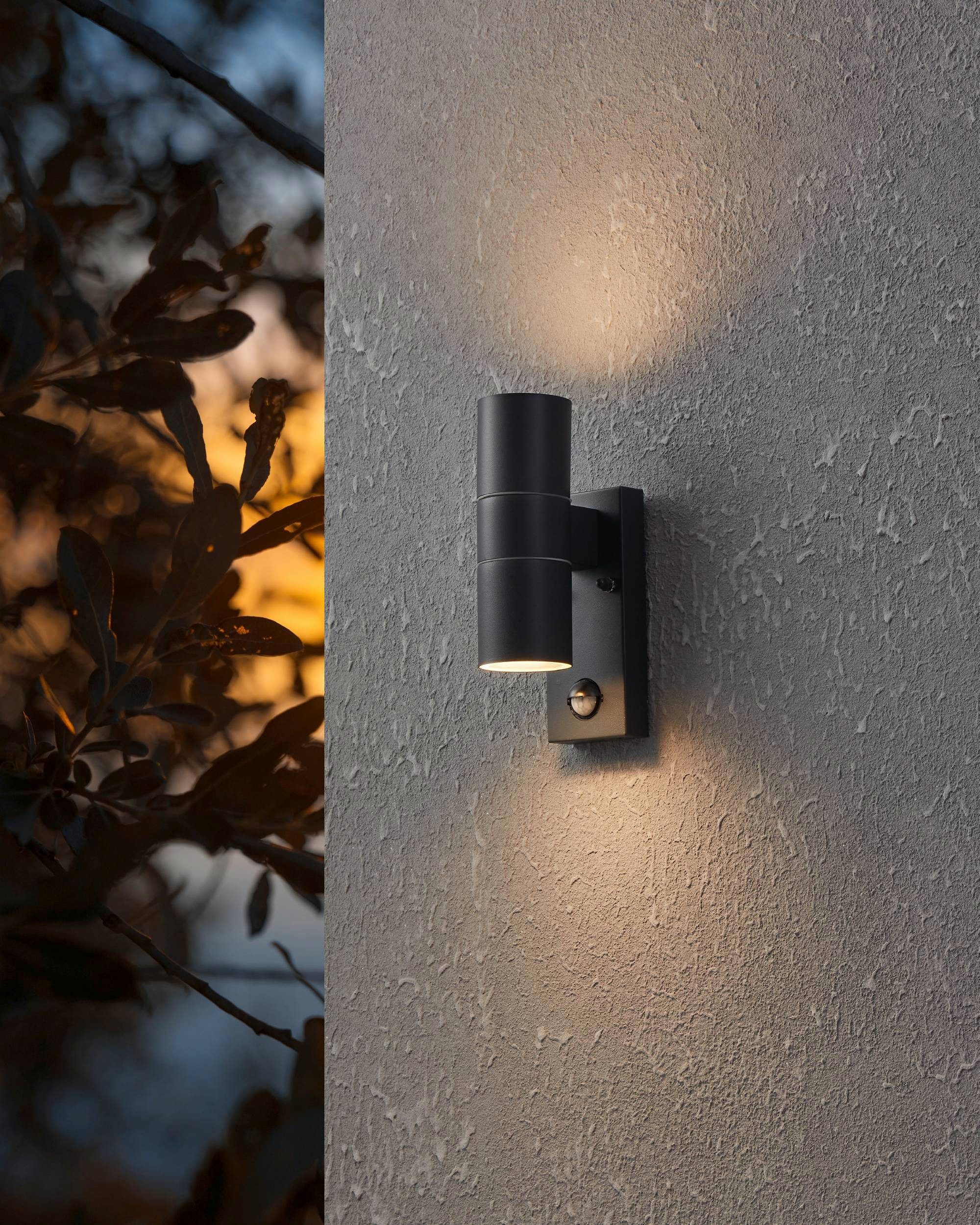 EGLO Wandleuchte Riga 5 Außen-Wandlampe, Außenleuchte, IP44, Deckenleuchte, Lampe, Bewegungsmelder, LED fest integriert, Wand-/Deckenleuchte - L6,5 x H21,5 x AL11cm - anthrazit - 2X2,8W inkl.