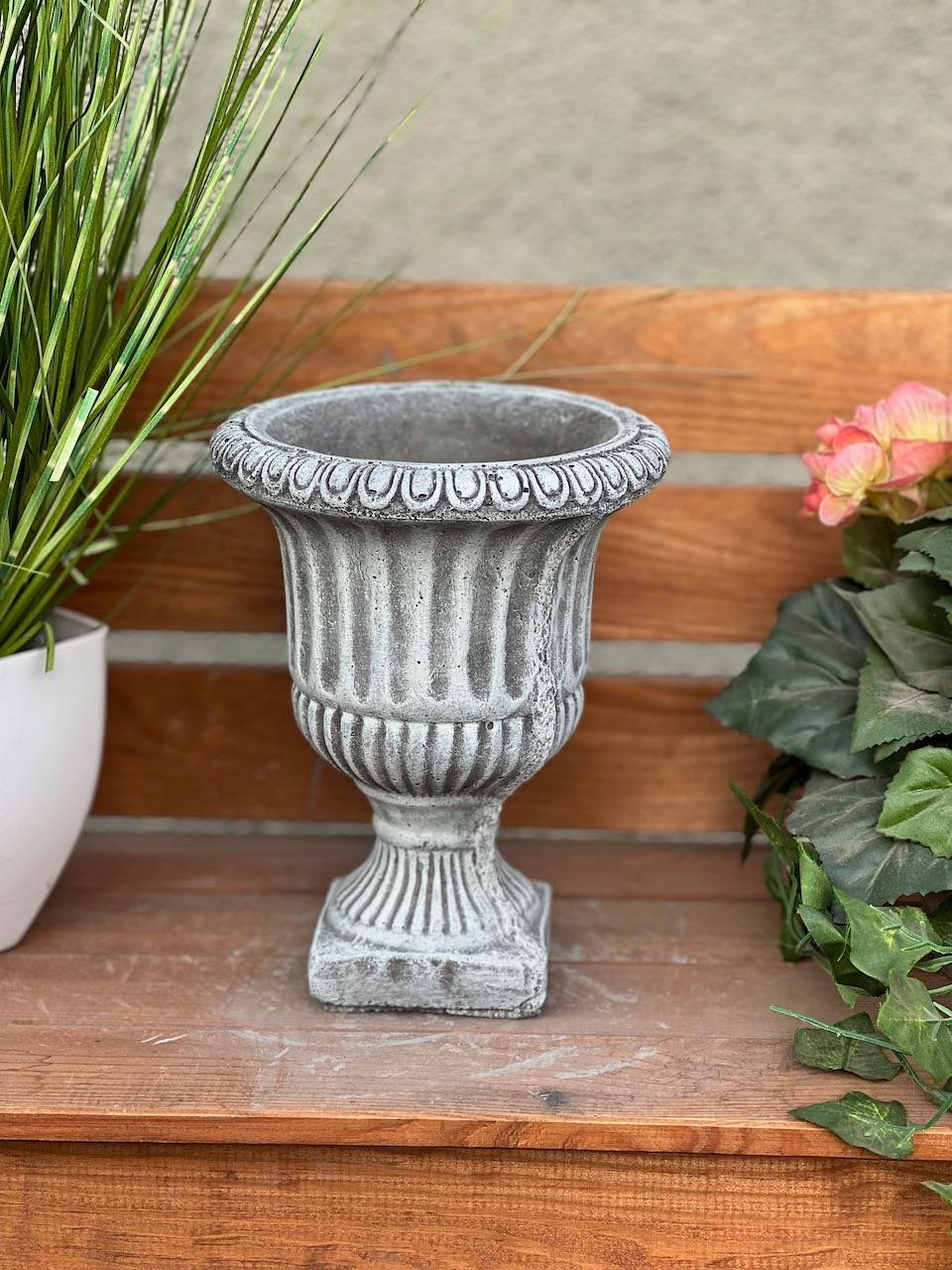 Stone and Style Pflanzschale Frostfeste Pflanzschale Kelch Ø 16 cm