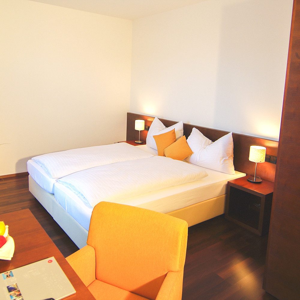Jochen Schweizer Erlebnisgutschein Wellness-Urlaub in Steyr für 2 (1 Nacht), Romantische SPA Suite Auszeit