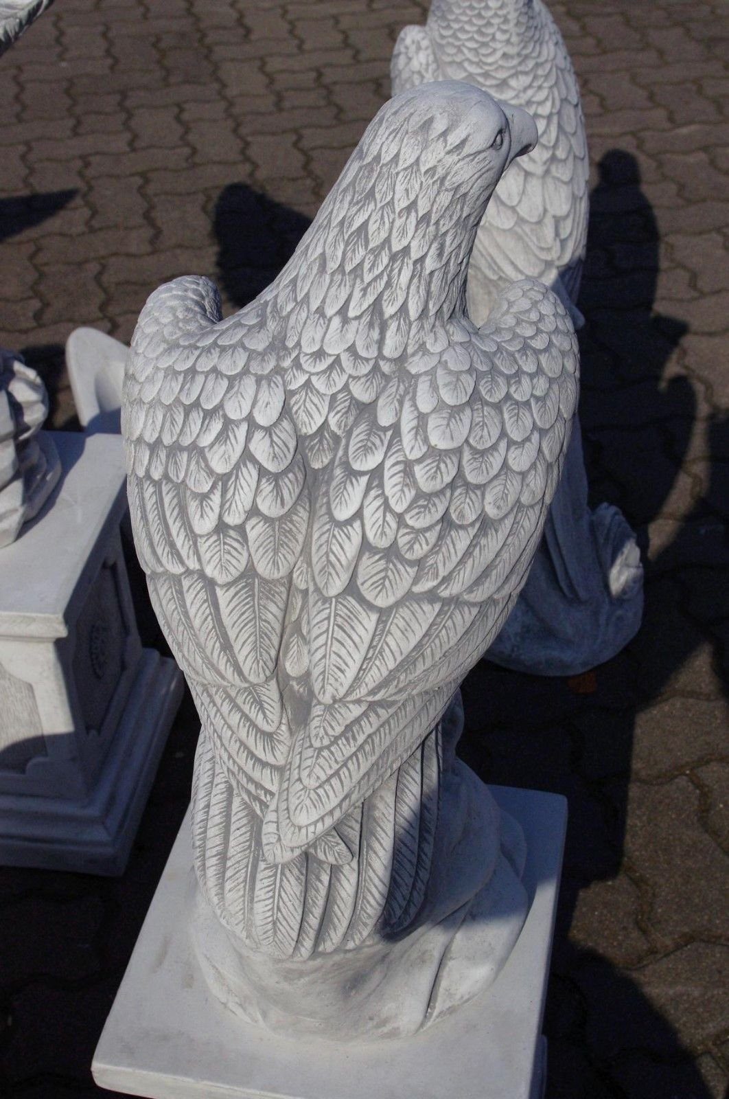 Gartenfigur Grau mit Antikes Falke Adler Höhe: Weiß Standsäule Wohndesign - Steinadler Greifvogel
