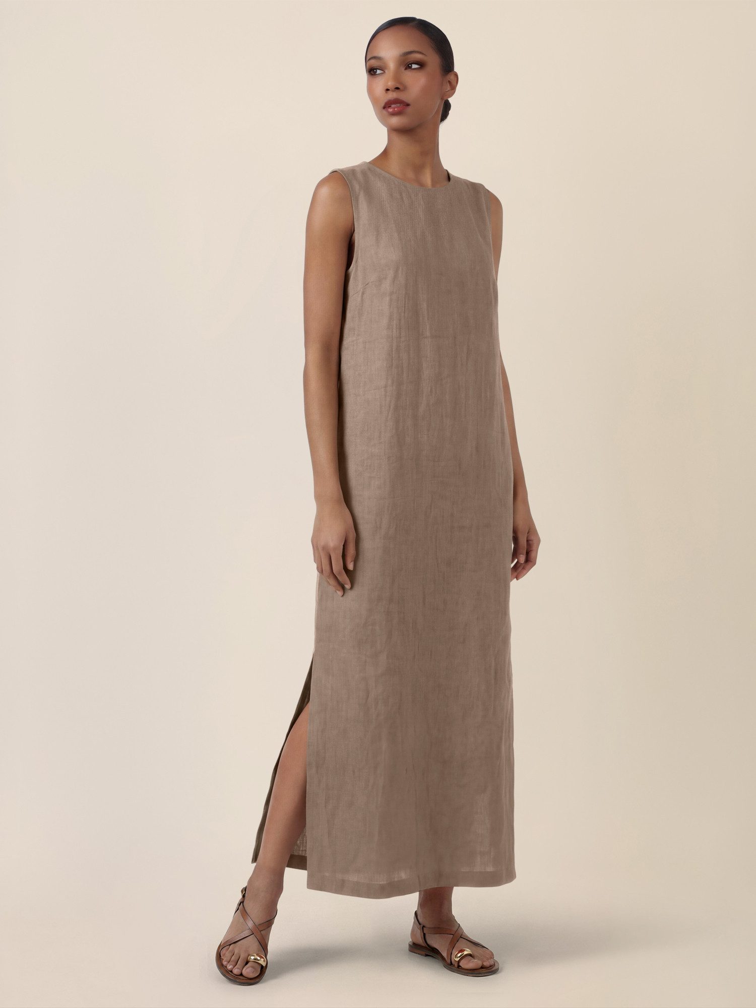 Apart Abendkleid mit seitlicher Knopfleiste