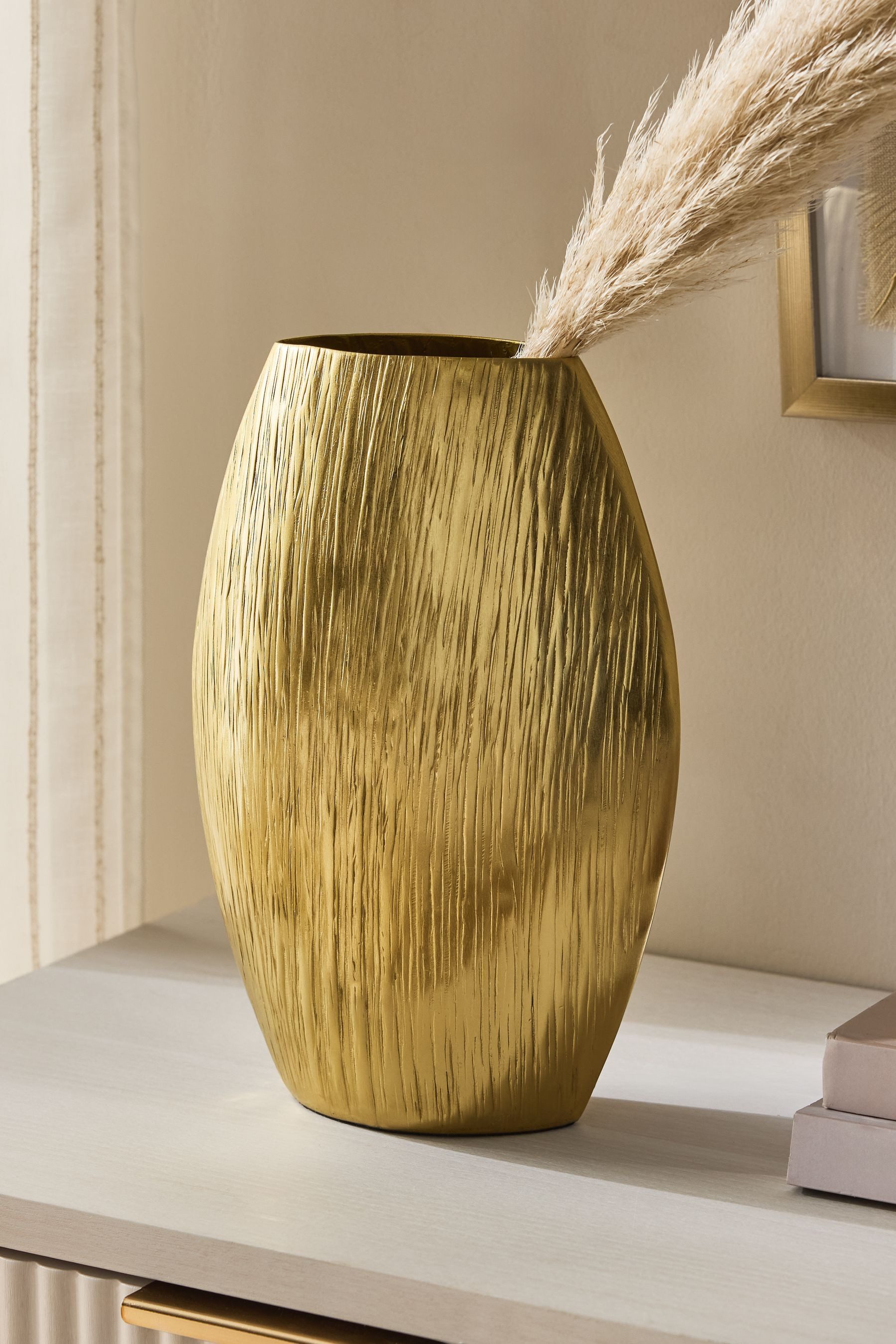 Next Dekovase Strukturierte, mittelgroße Evie Metallvase
