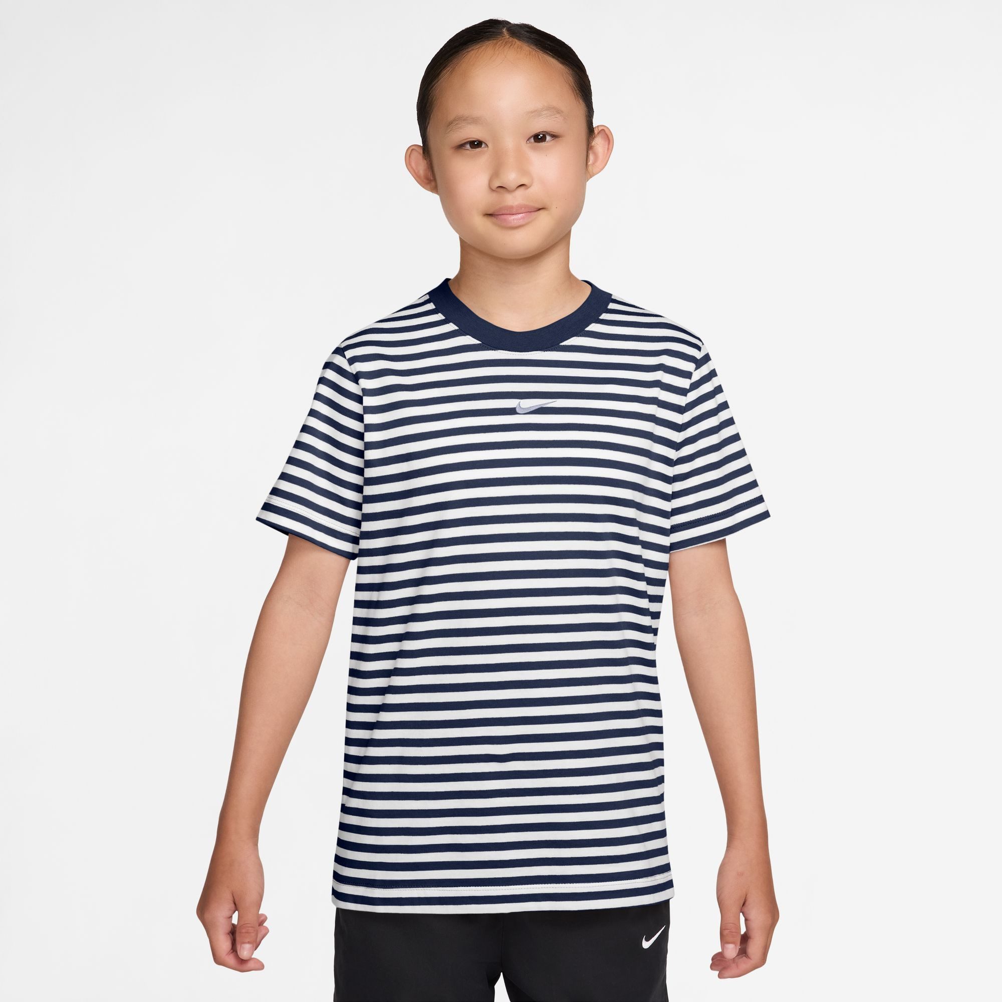 Nike Sportswear T-Shirt K NSW TEE EMB FUTURA LBR YD Für Kinder und Jugendliche