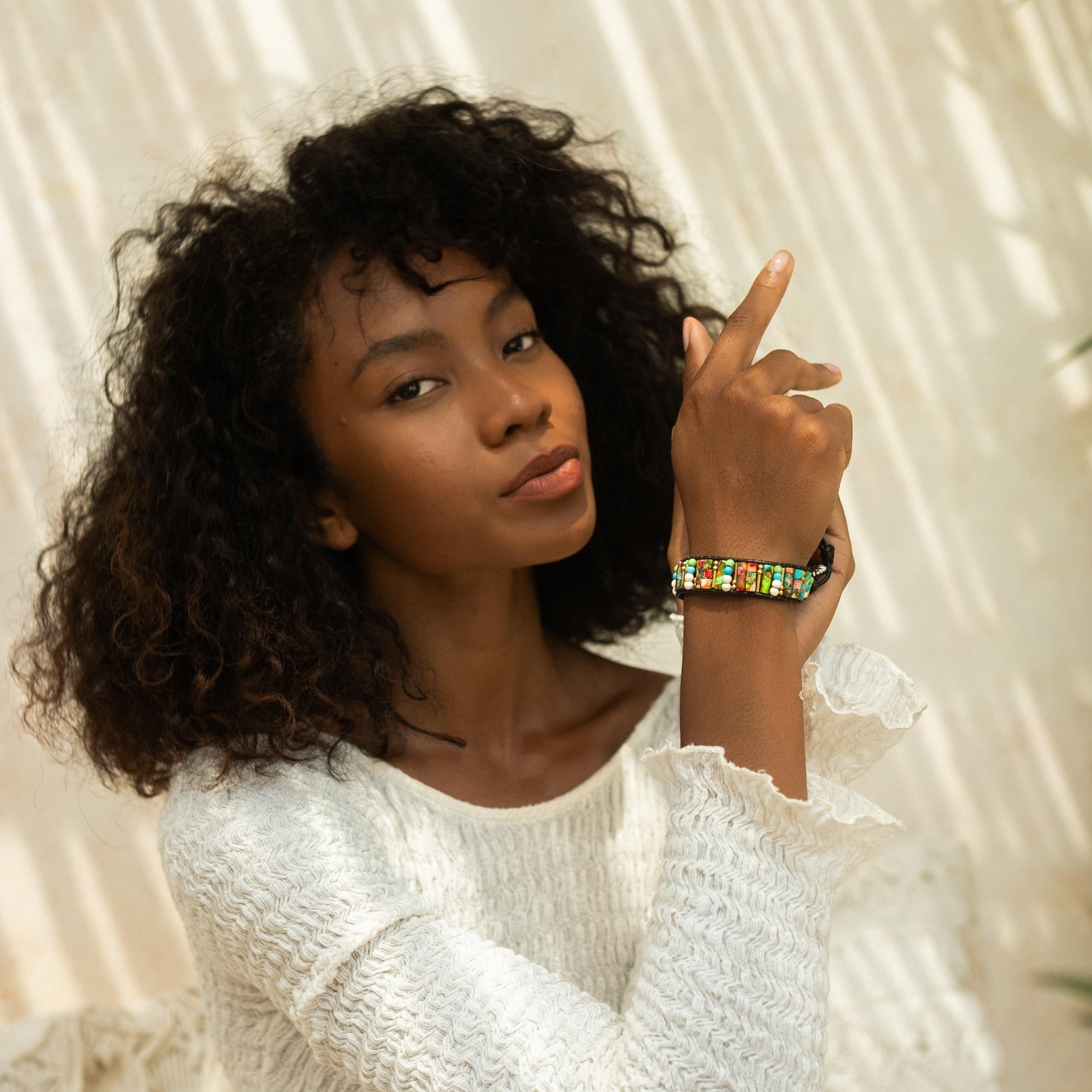Made by Nami Armband Boho Damen mit bunten Perlen Spiritueller Schmuck 18 + 7 cm Länge, Geschenk Freundin Wasserfester Schmuck