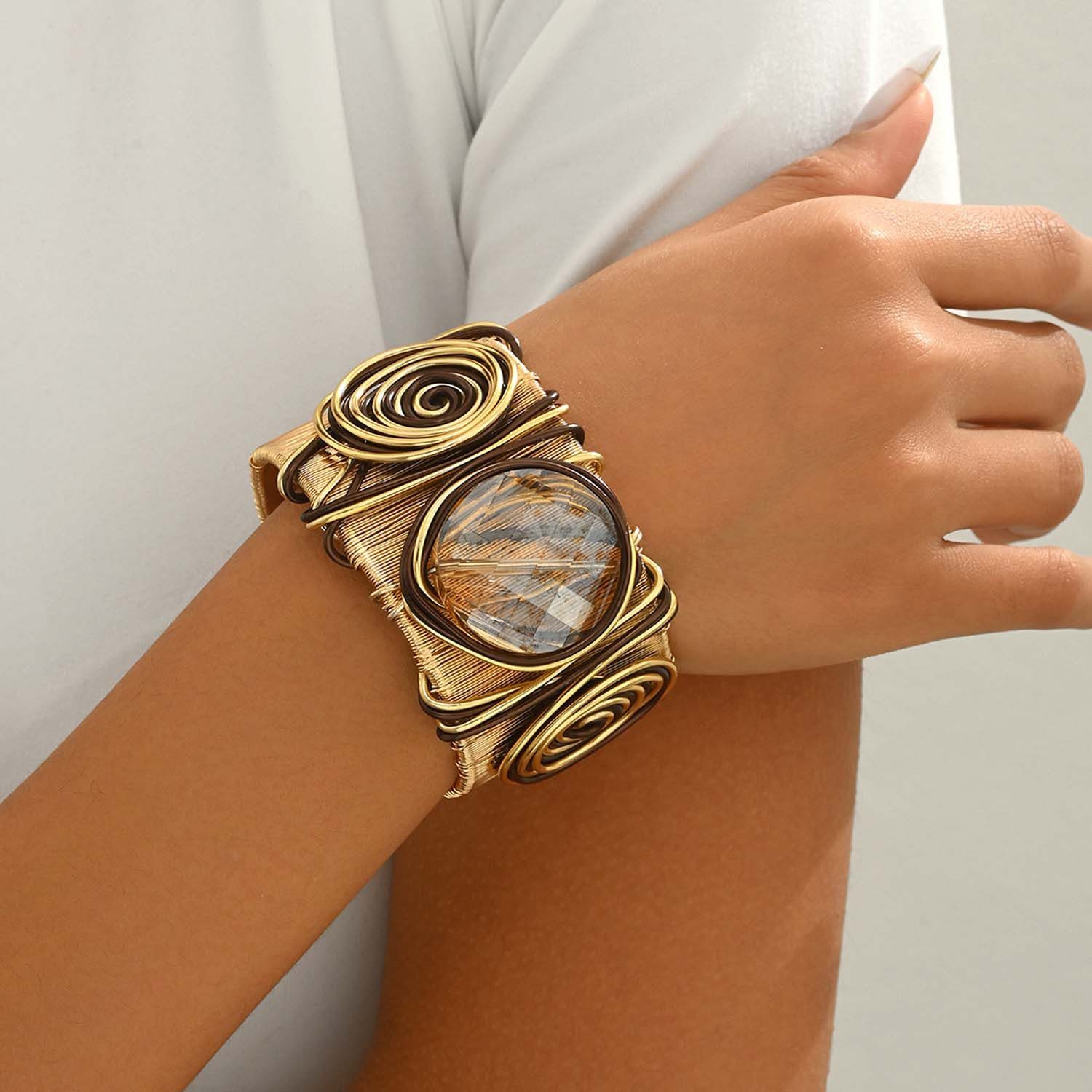 trends for living Armband Damenarmband mit einzigartigem spiralförmigem Edelstein-Fassungsdesign