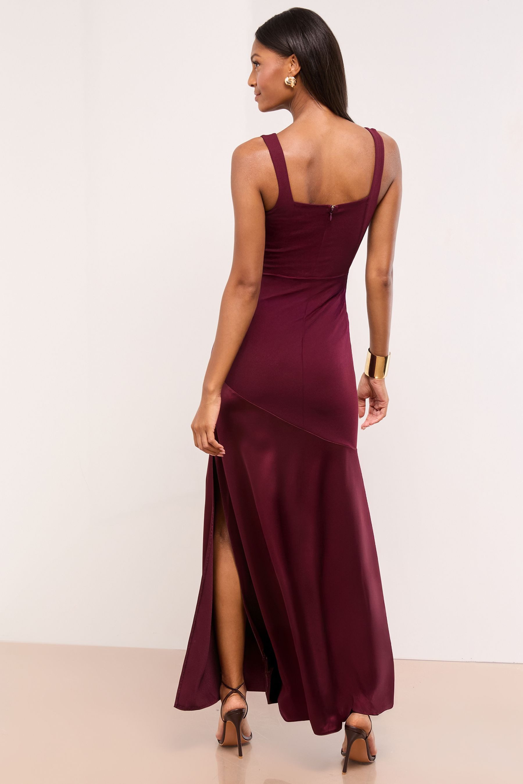 LIPSY Satinkleid Lipsy Maxi-Brautjungfernkleid aus Satin, Petite (1-tlg) günstig online kaufen
