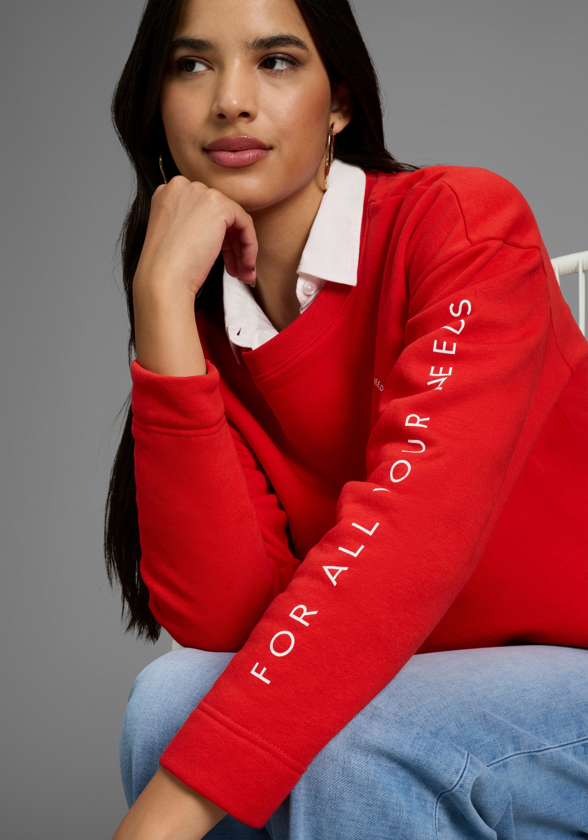 FAYN SPORTS Sweater Weite Oversize‑Passform mit Logo‑Print auf Brust und Ärmel