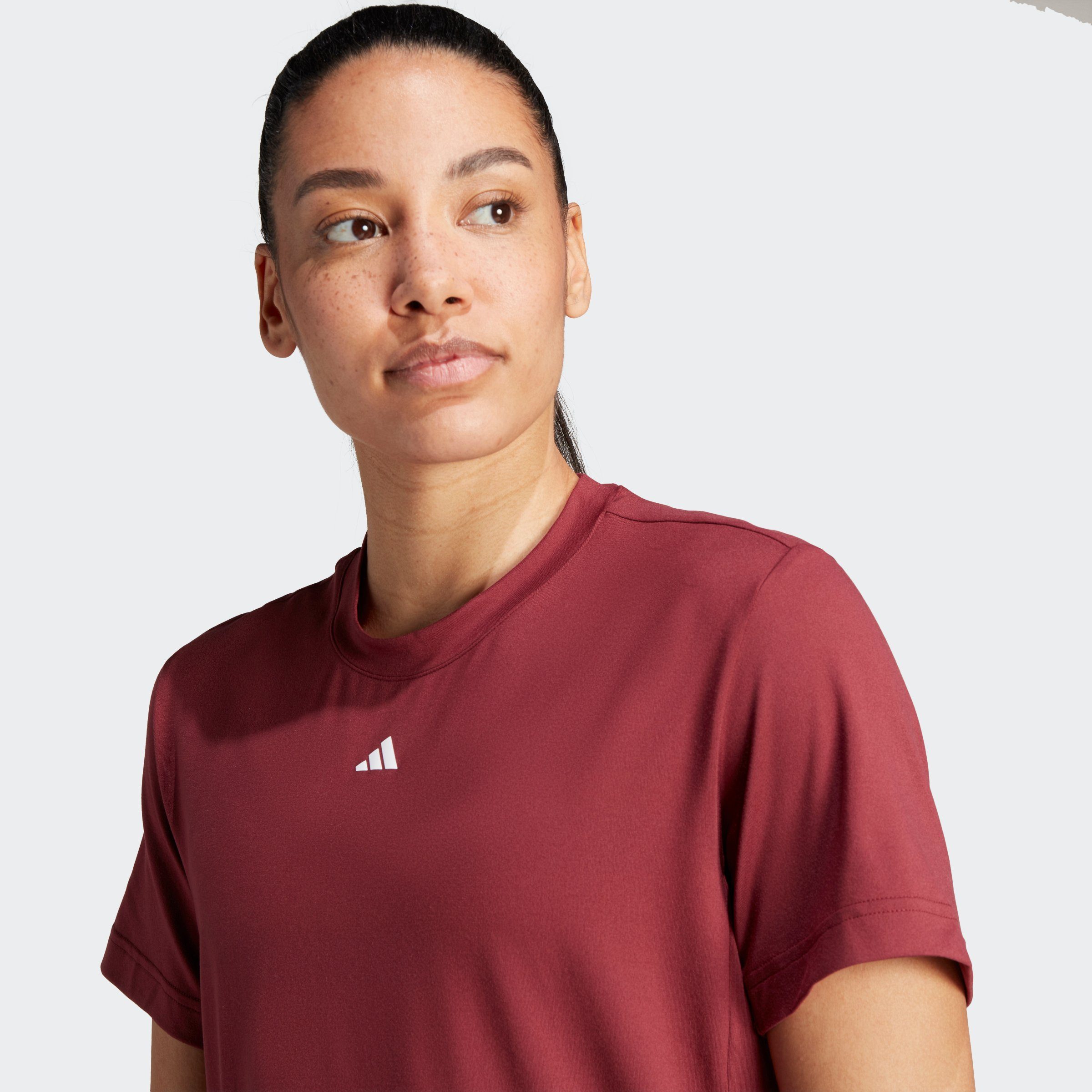 Shadow Performance T-Shirt VERSATILE / adidas Red White