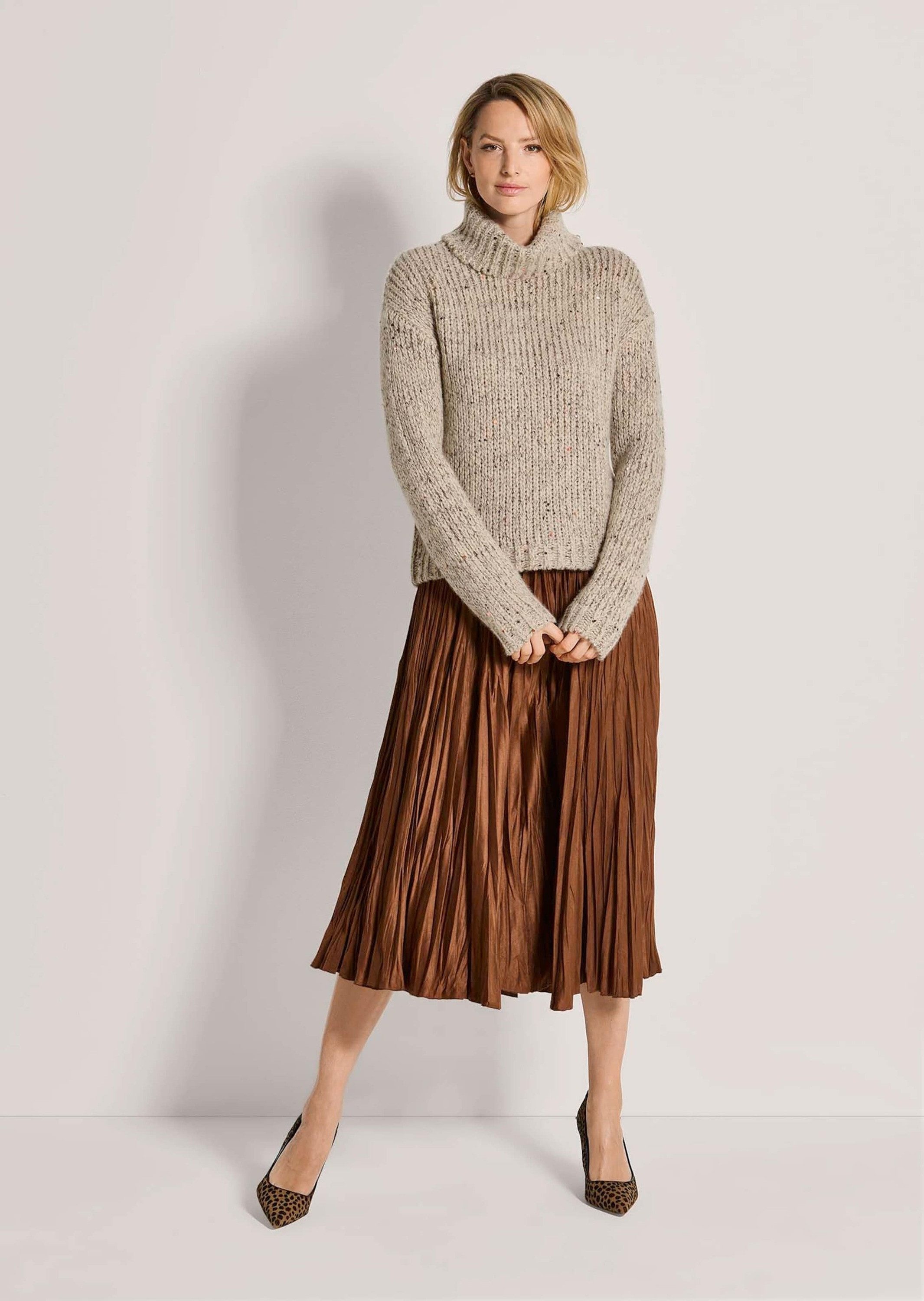 MADELEINE Strickpullover Rollkragenpullover mit Pailletten Voluminöser Grobstrick mit Rippenabschlüssen & Glanz