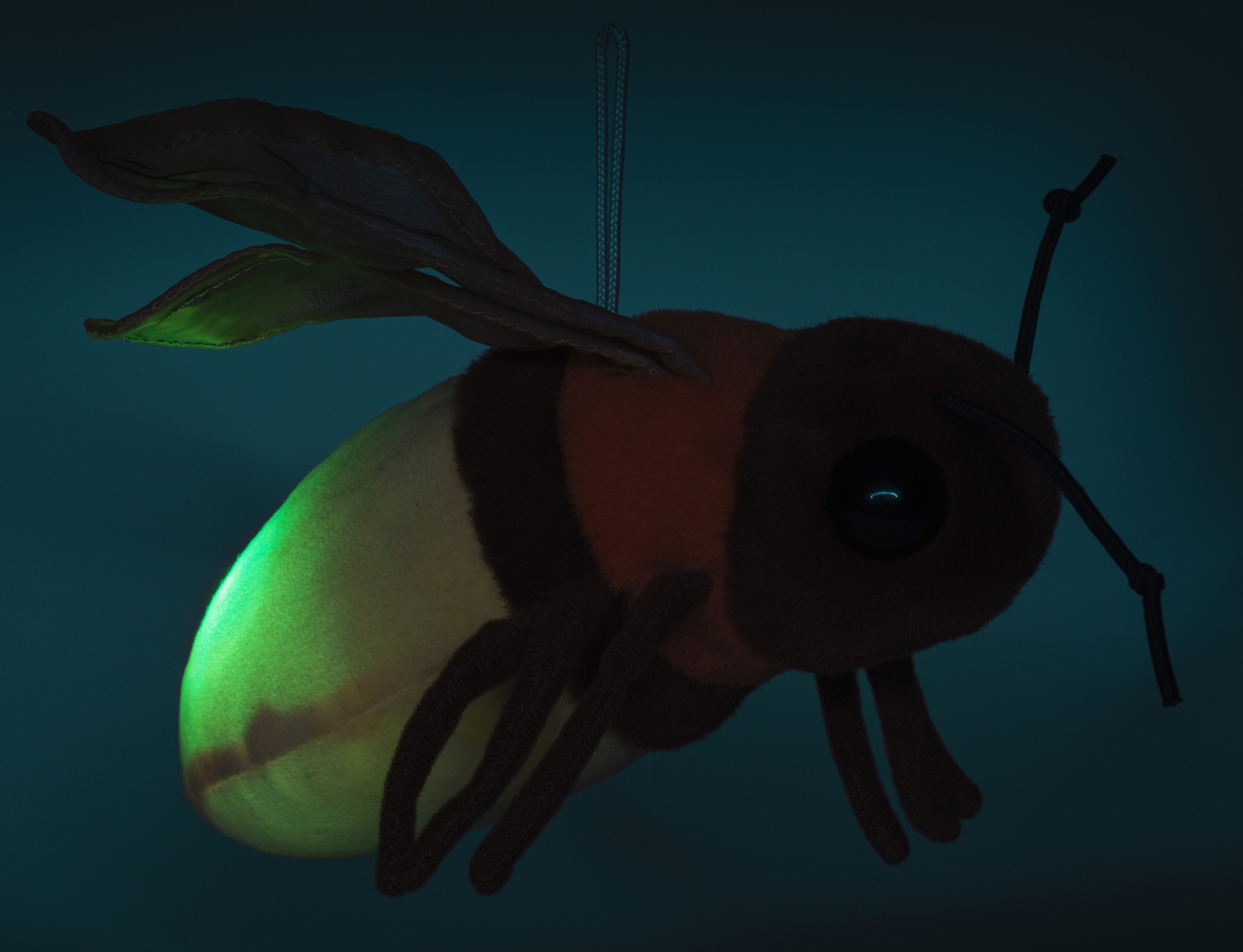 Uni-Toys Kuscheltier Glühwürmchen - Mit Licht oder fluoreszierender Plüsch - 17 cm, zu 100 % recyceltes Füllmaterial