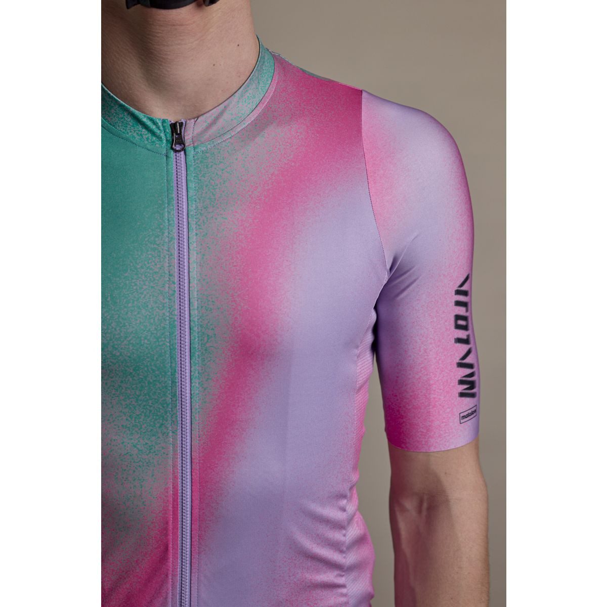 Maloja Radtrikot FlueM. Roadbike Jersey mit abstraktem Bergprint & Slim Fit. Hergestellt aus