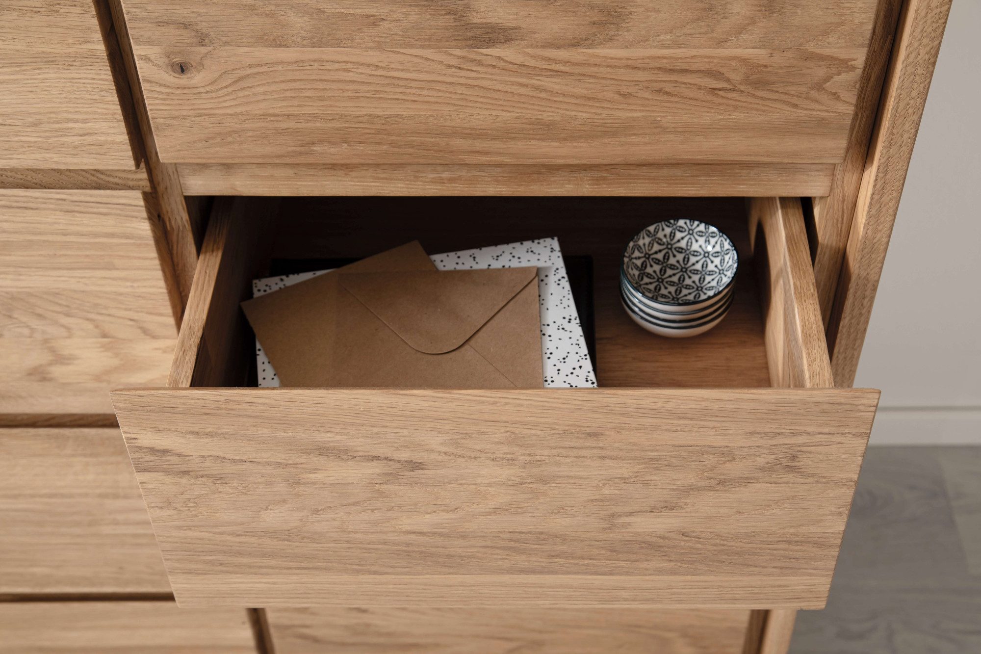 Home affaire Schubkastenkommode Zetra Schubladenschrank, 3x Schublade/3x Tür mit Soft-Close-Function, Fertig montiert, Eiche Massivholz, Breite 130 cm
