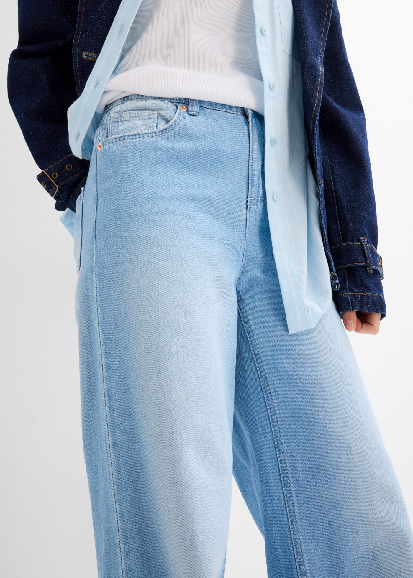 bonprix Weite Jeans weite Passform, 5-Pocket-Design, elastischer Bequembund, hohe Bundhöhe