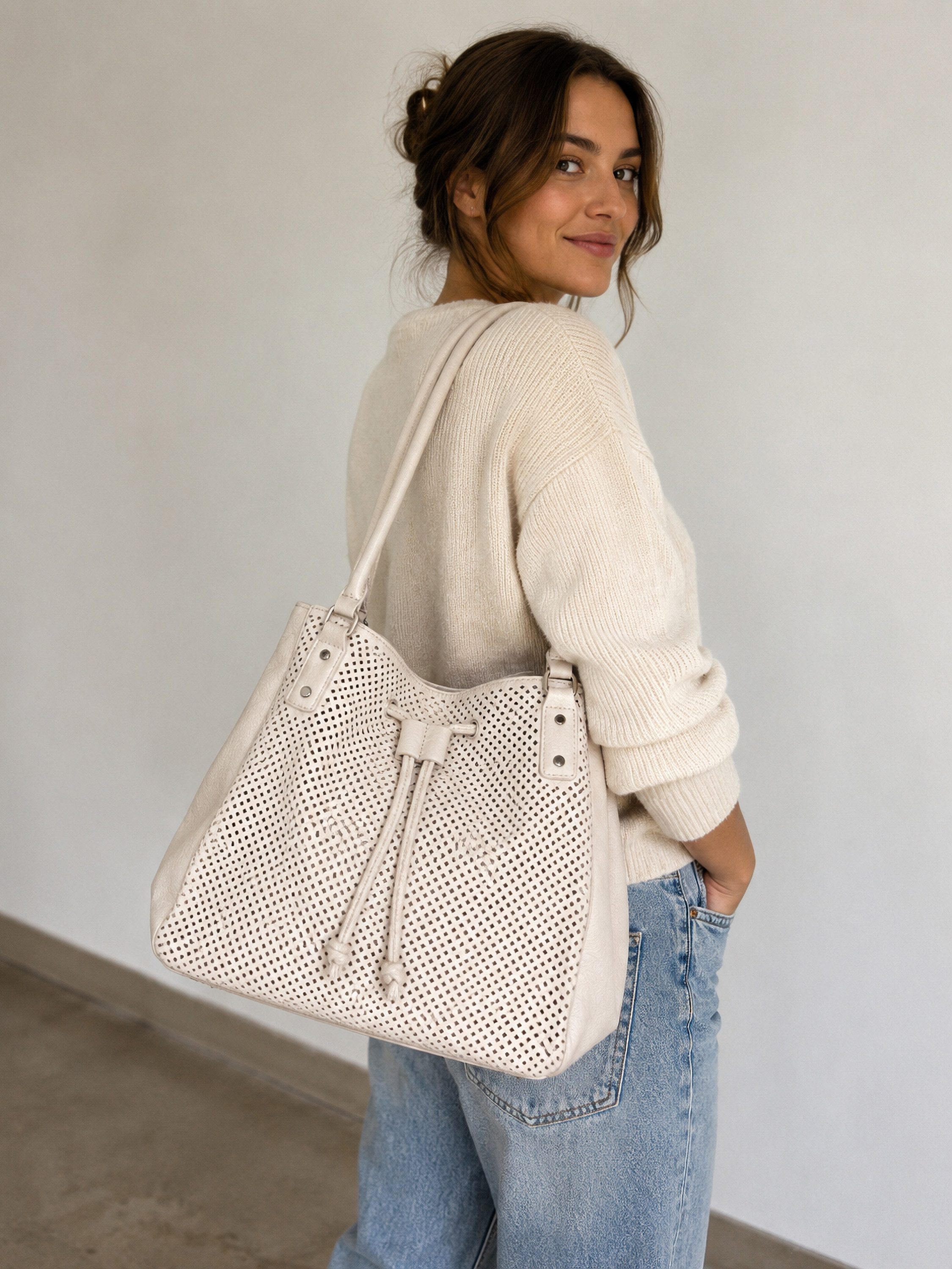 COLLEZIONE ALESSANDRO Schultertasche Sorrento, aus softem Material, XL-Format – Bild 2 von 5