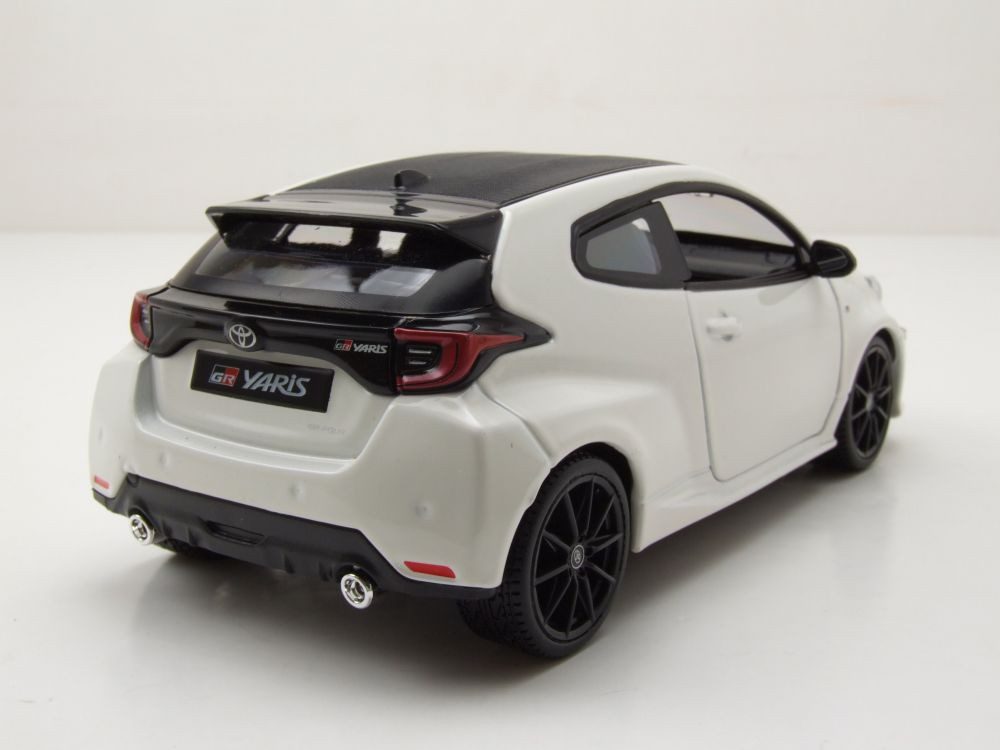 Maisto® Modellauto Toyota Yaris 2021 weiß, Maßstab 1:24