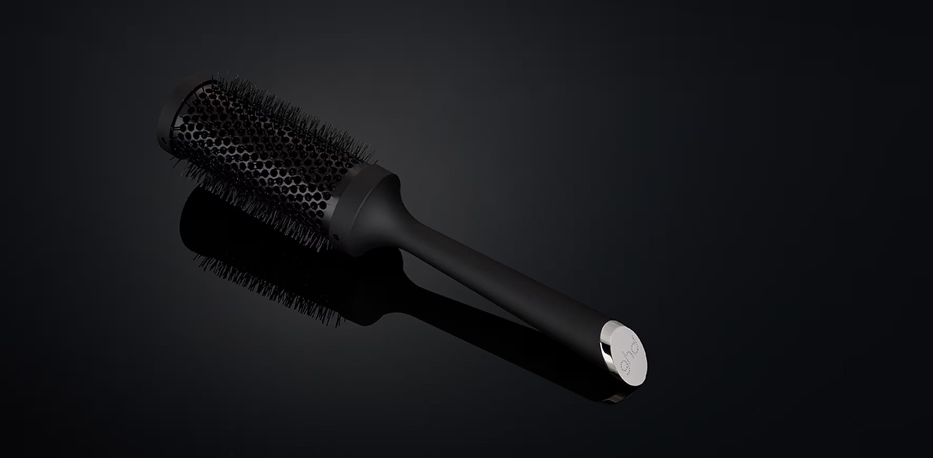 GHD Stylingbürste Ghd The Blow Dryer - Rundbürste - 45 mm, 1-tlg., Ihr Keramikkörper speichert die Föhnwärme