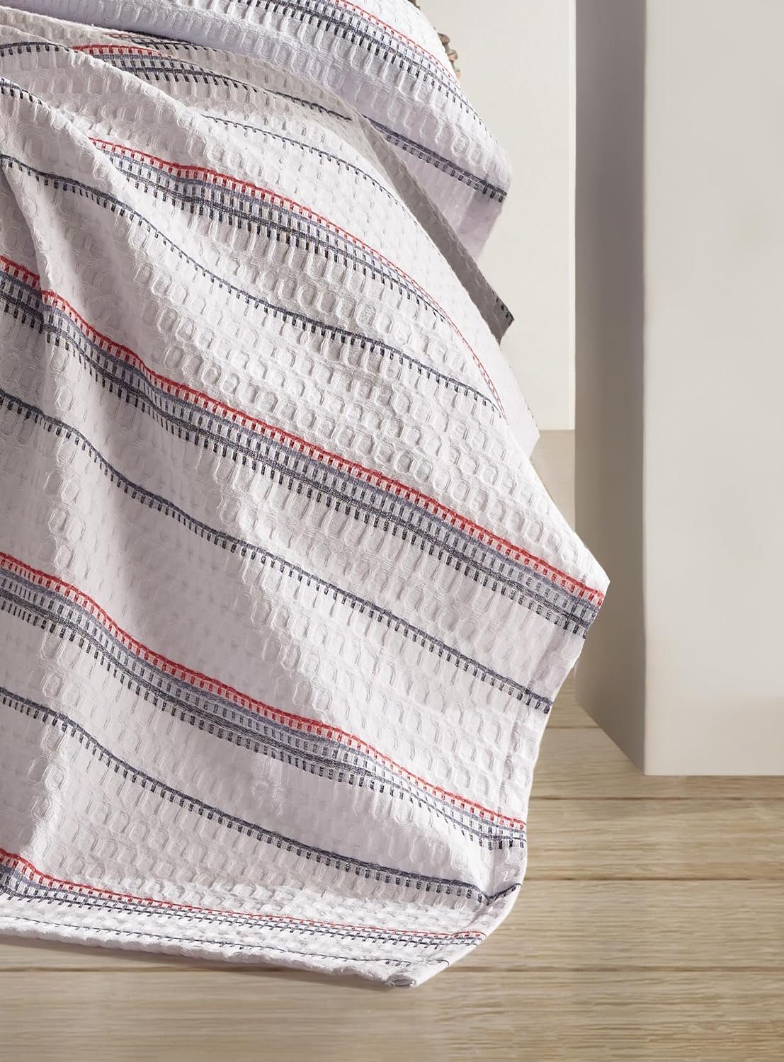 BOHORIA Tagesdecke BOHORIA® Tagesdecke Waffle Line extra groß 235 x 240cm, luftdurchlässig