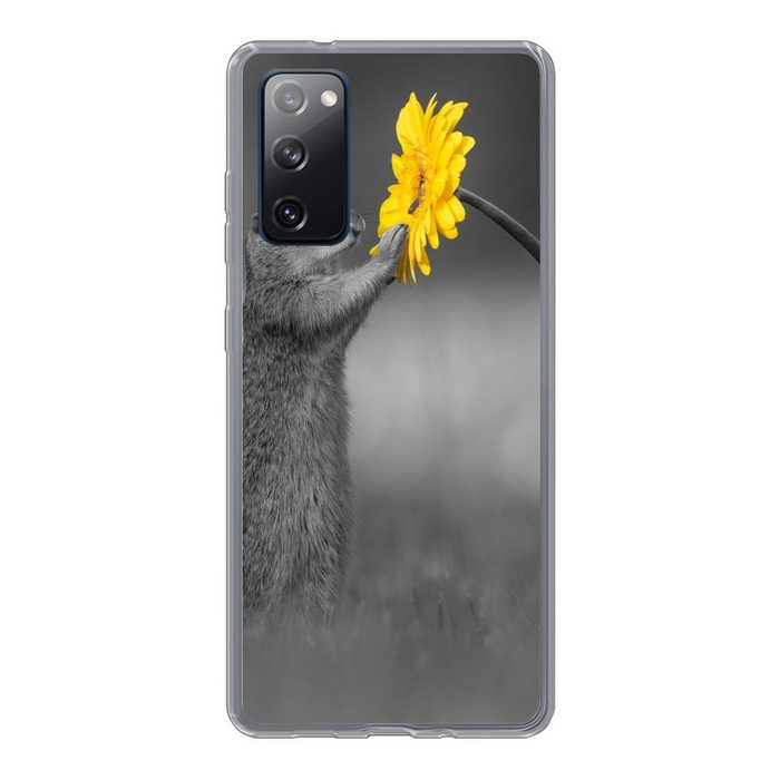 MuchoWow Handyhülle Eichhörnchen bewundert eine gelbe Blume schwarz und weiß von Fotograf Phone Case Handyhülle Samsung Galaxy S20 FE Silikon Schutzhülle