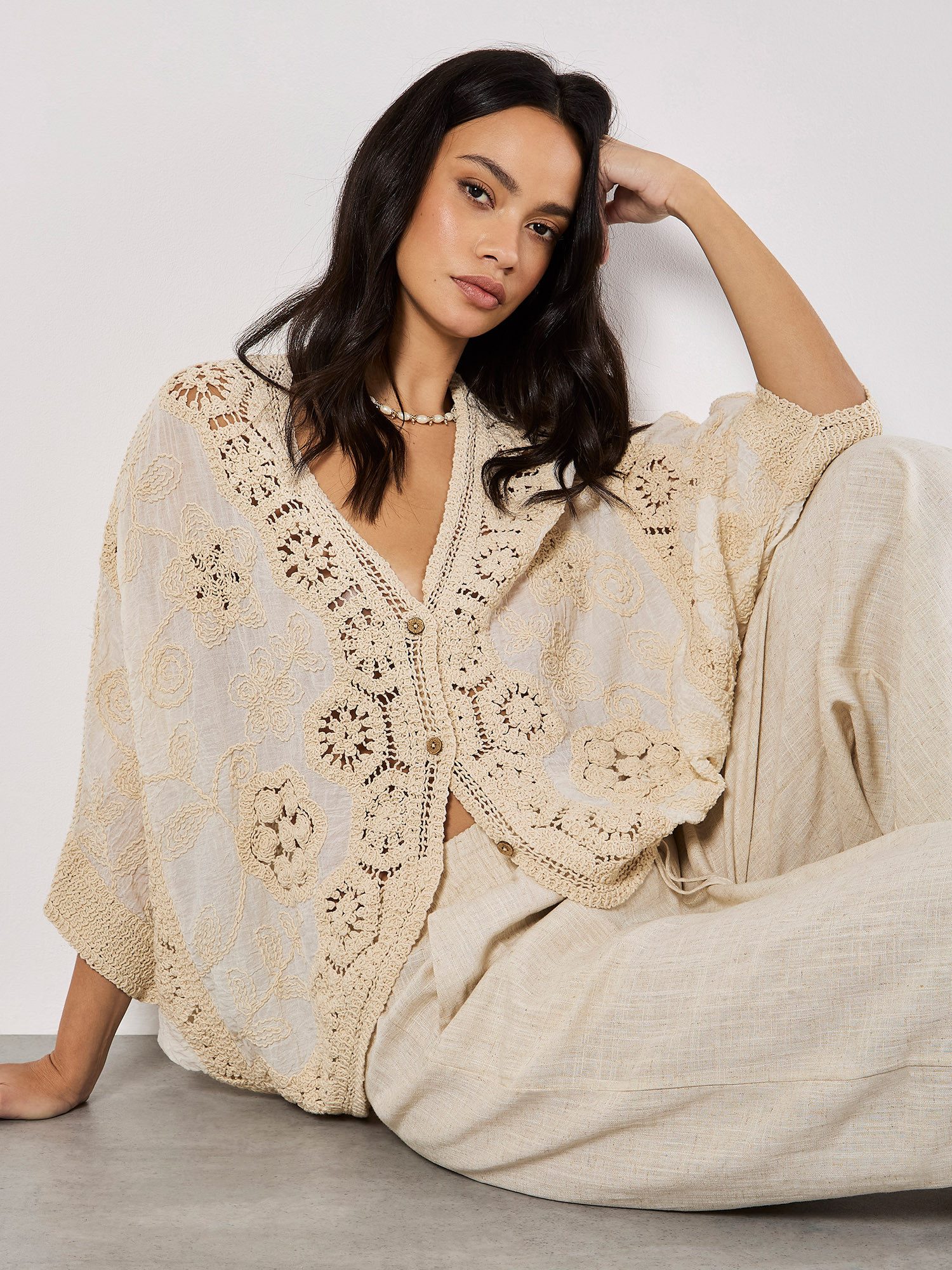 Apricot Cardigan Gesticktes Hemd mit Ösenverschluss günstig online kaufen
